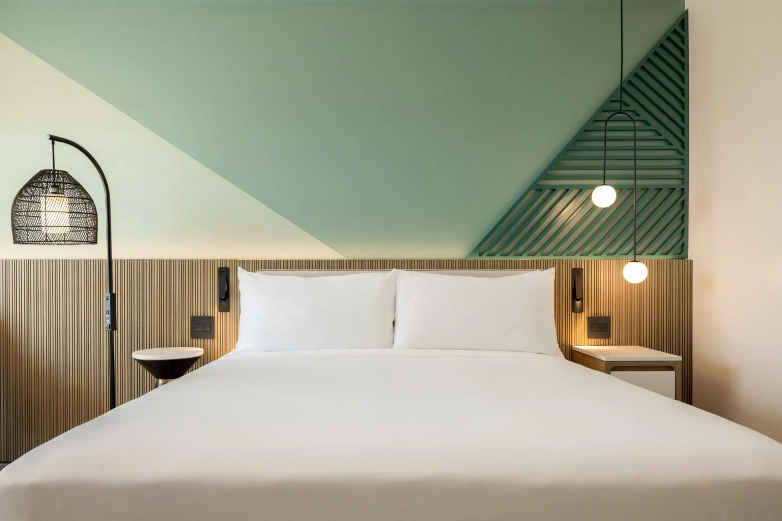 Photo of the whole room, Bed in Courtyard by Marriott Curacao