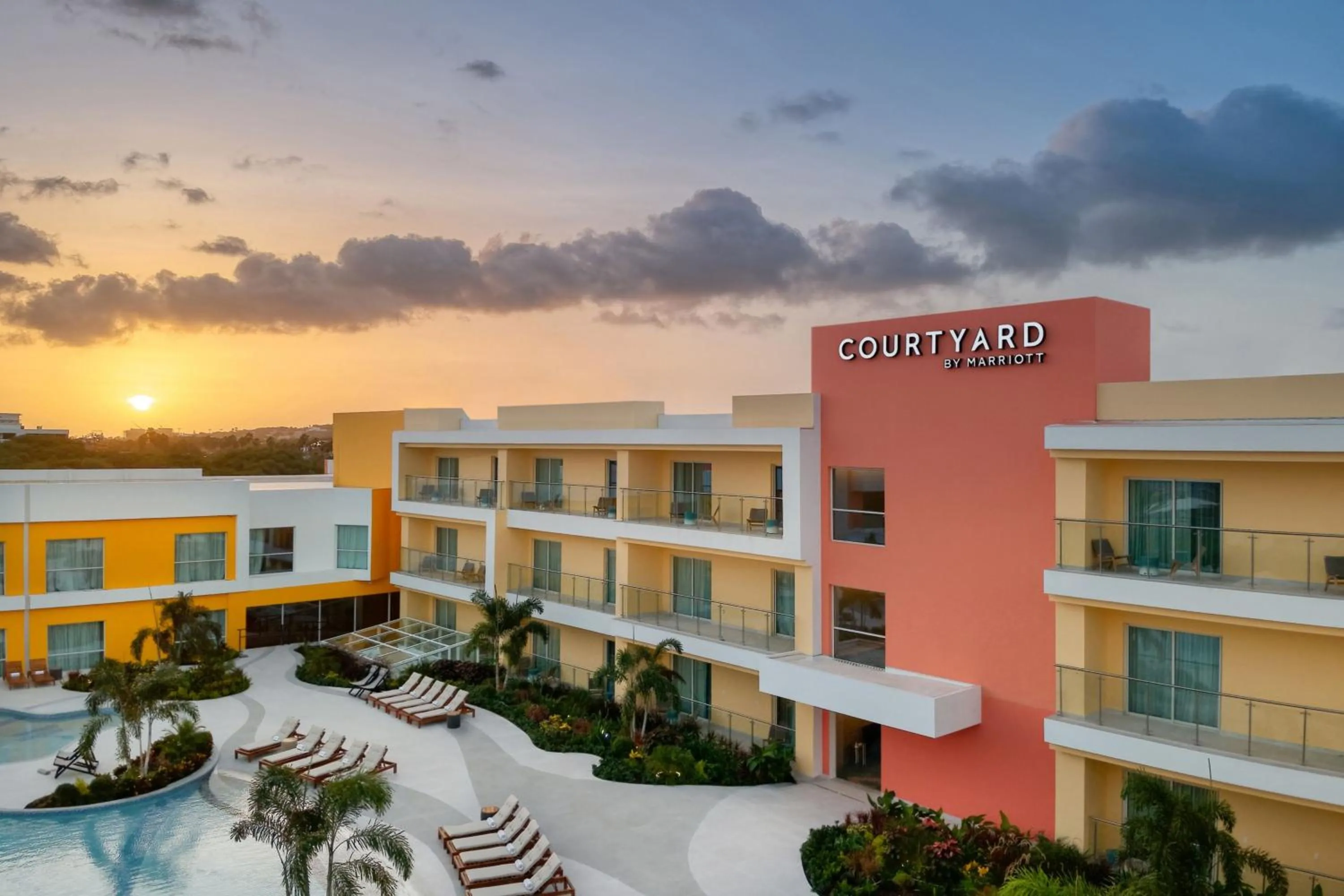Swimming pool in Courtyard by Marriott Curacao