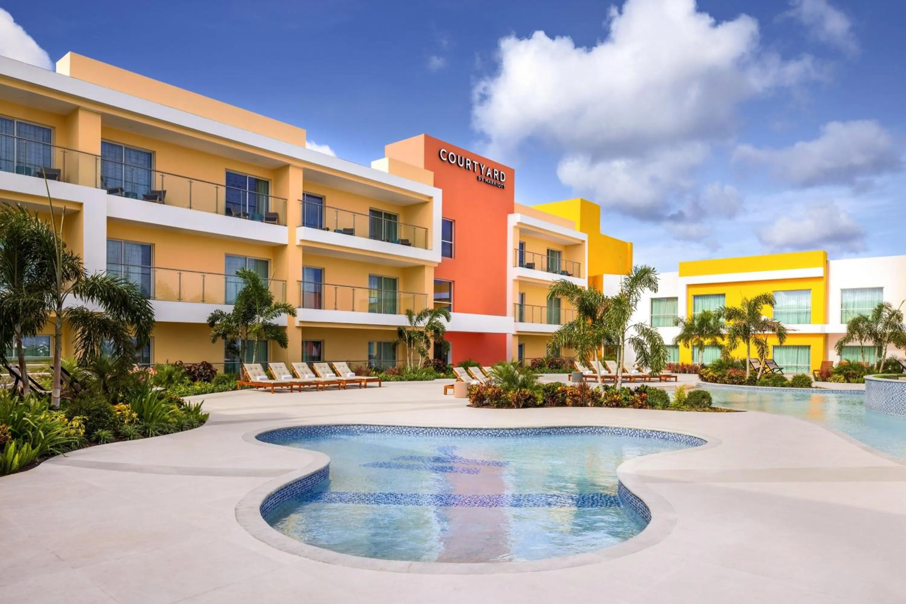 Swimming pool in Courtyard by Marriott Curacao