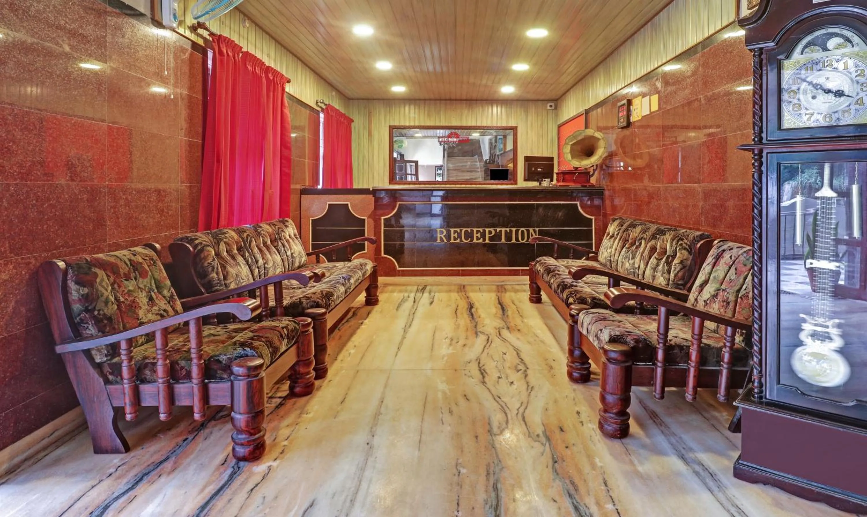 Lobby or reception in Itsy Hotels Hill Town, 500 Mtrs From Madikeri Fort