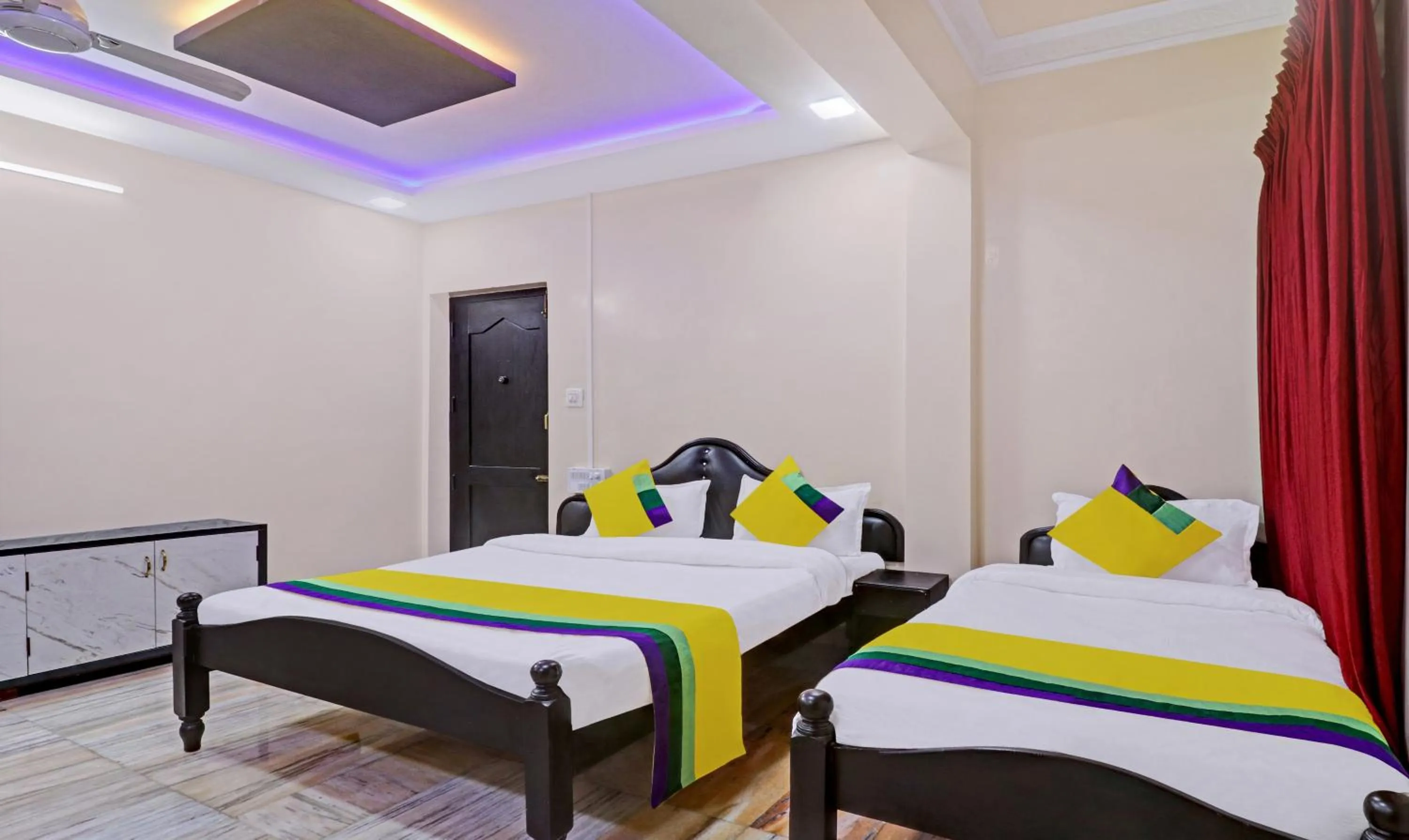 Bedroom, Bed in Itsy Hotels Hill Town, 500 Mtrs From Madikeri Fort
