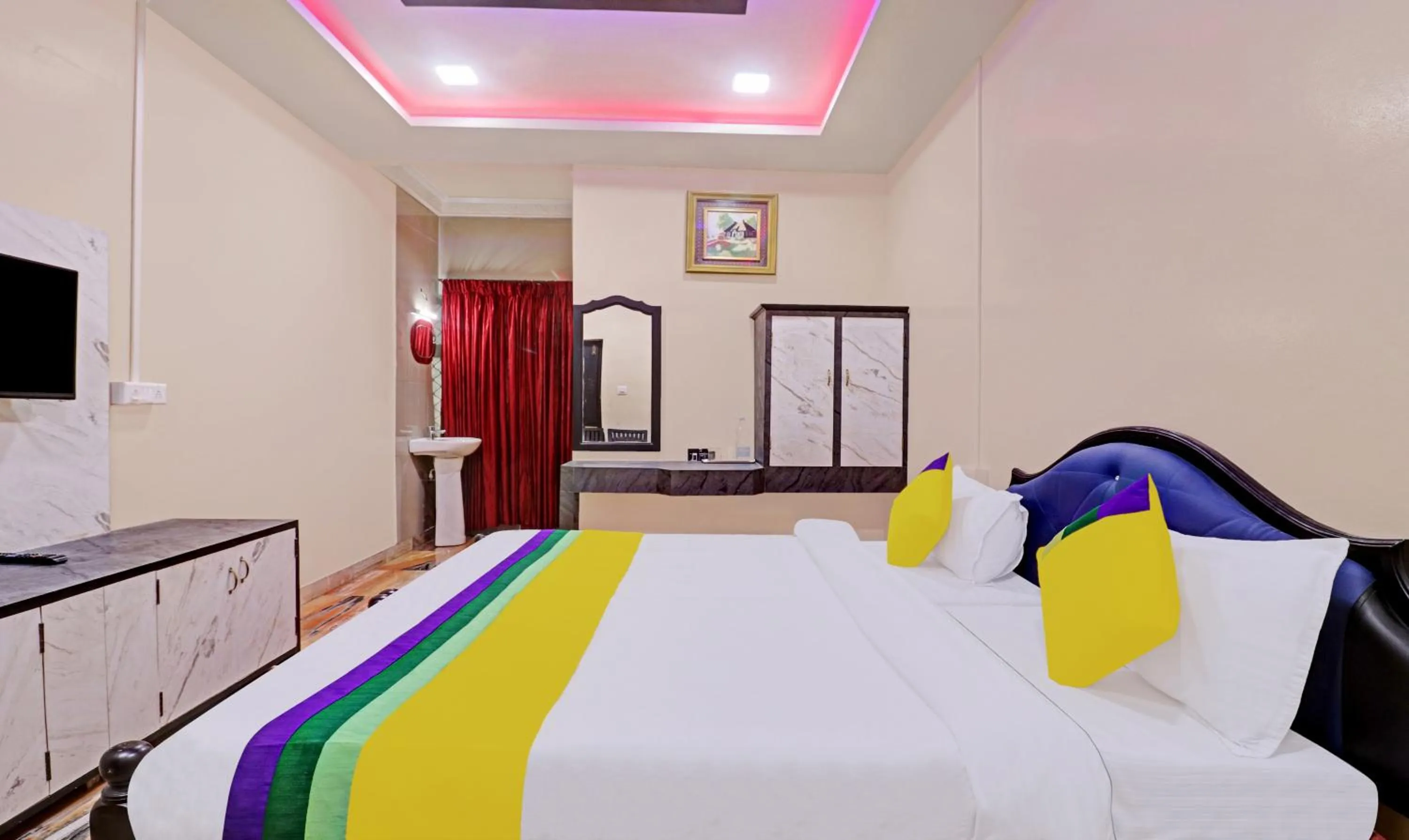 Bedroom, Bed in Itsy Hotels Hill Town, 500 Mtrs From Madikeri Fort