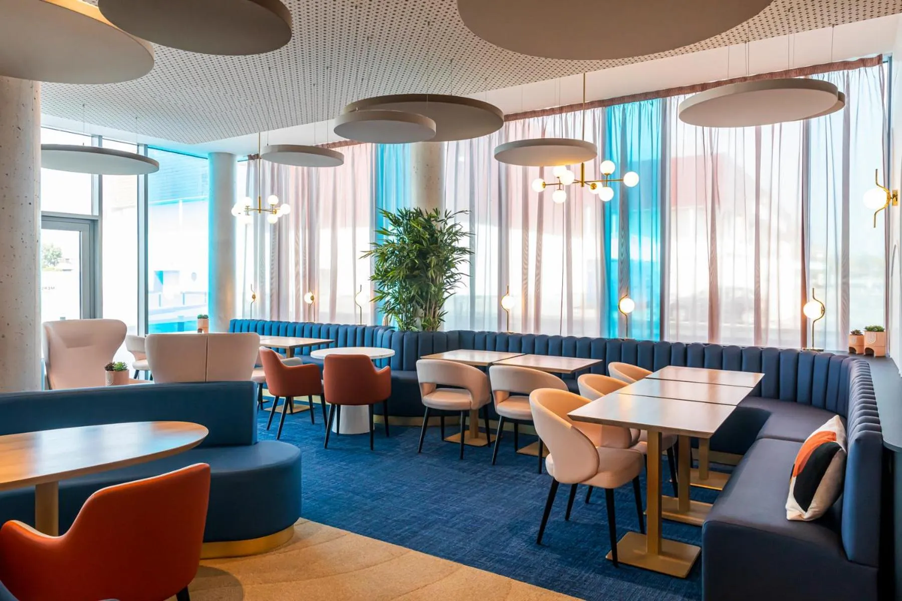 Restaurant/places to eat in Mercure Dunkerque Centre Gare