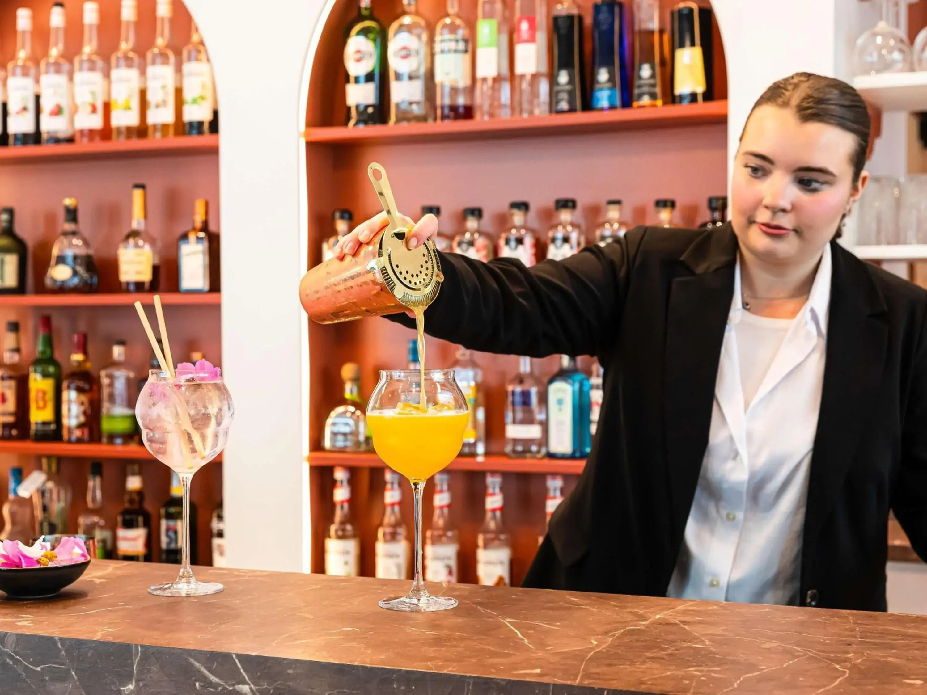 Lounge or bar in Mercure Dunkerque Centre Gare Lounge or bar in Mercure Dunkerque Centre Gare