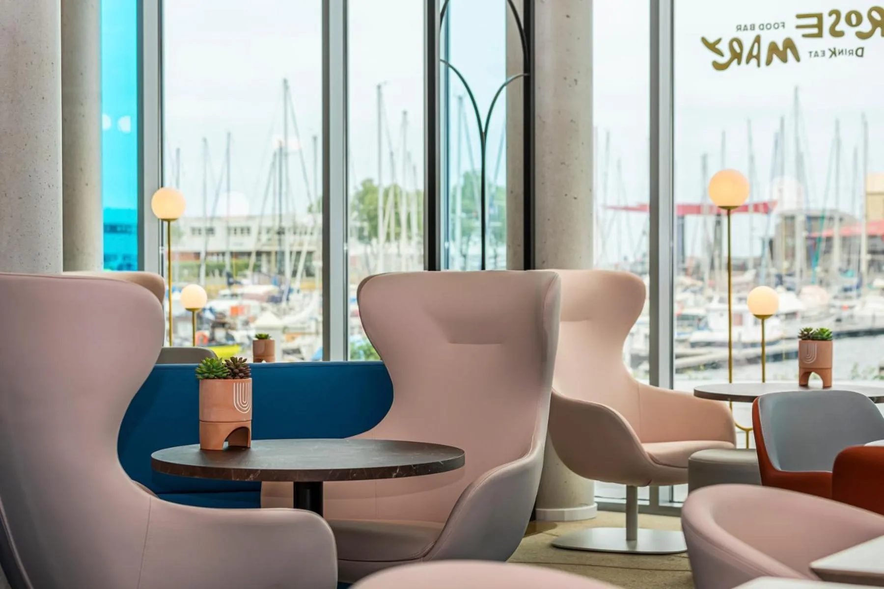 Restaurant/places to eat in Mercure Dunkerque Centre Gare