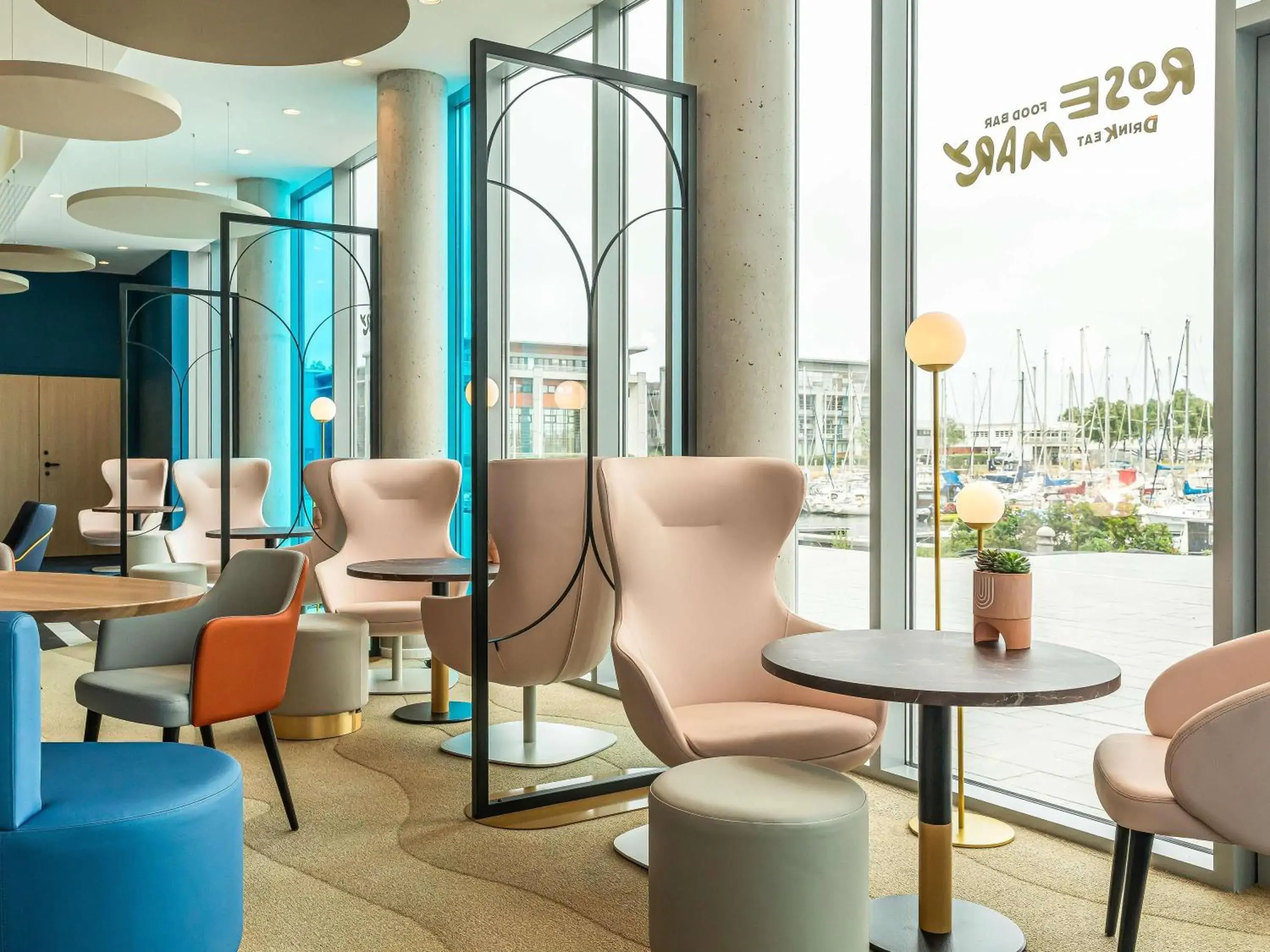 Lounge or bar in Mercure Dunkerque Centre Gare Lounge or bar in Mercure Dunkerque Centre Gare