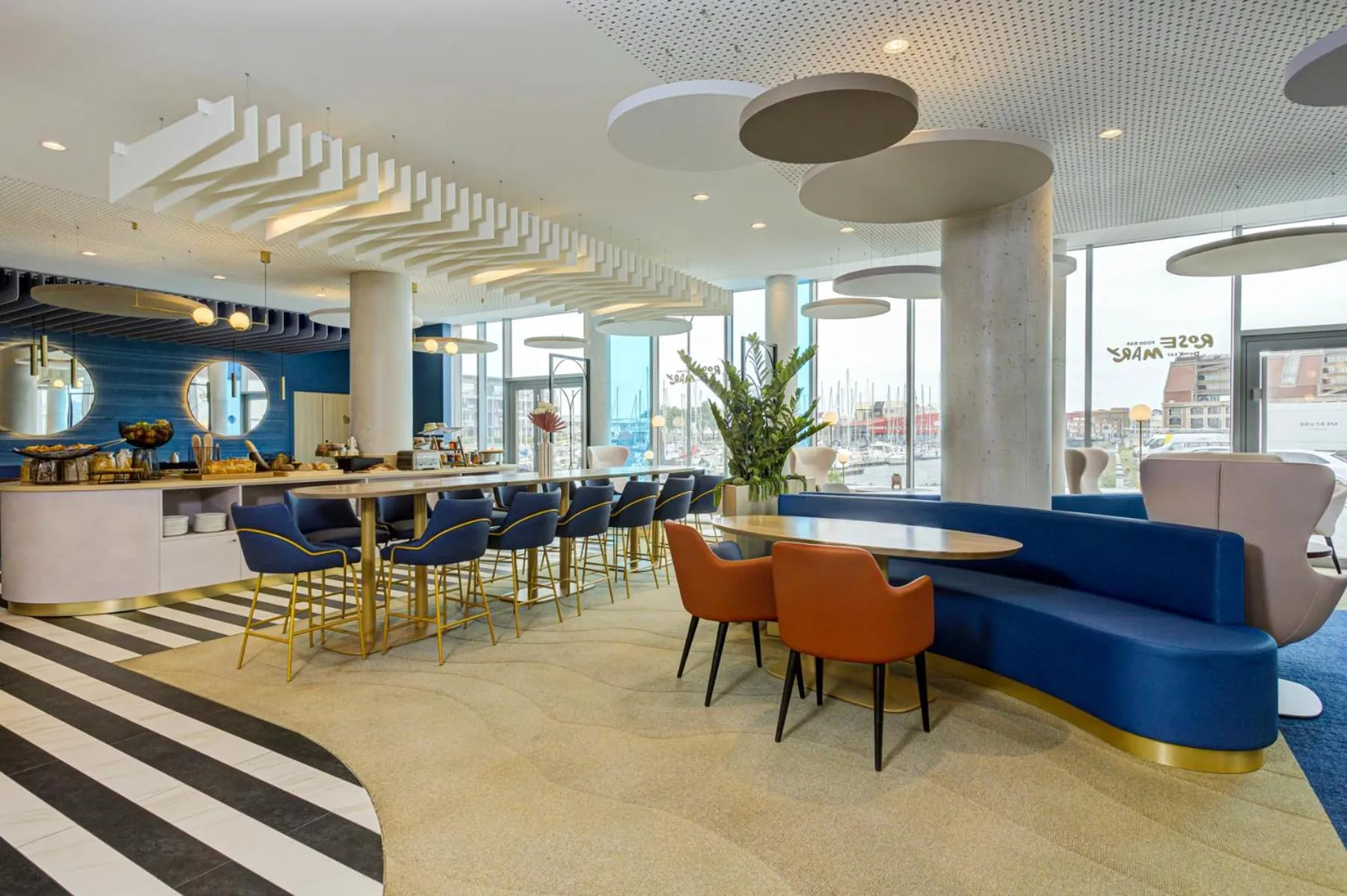 Restaurant/places to eat in Mercure Dunkerque Centre Gare