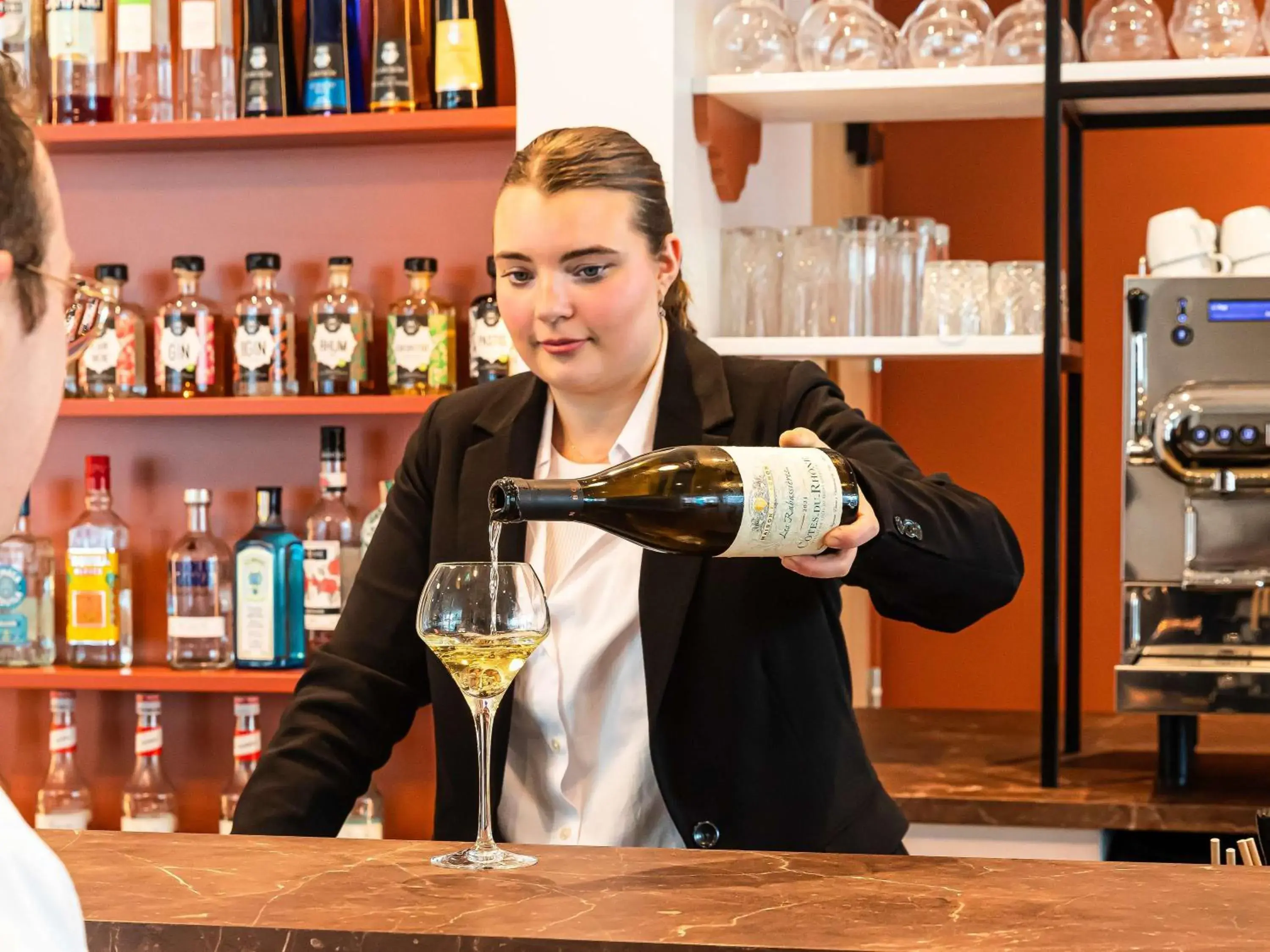 Lounge or bar in Mercure Dunkerque Centre Gare Lounge or bar in Mercure Dunkerque Centre Gare