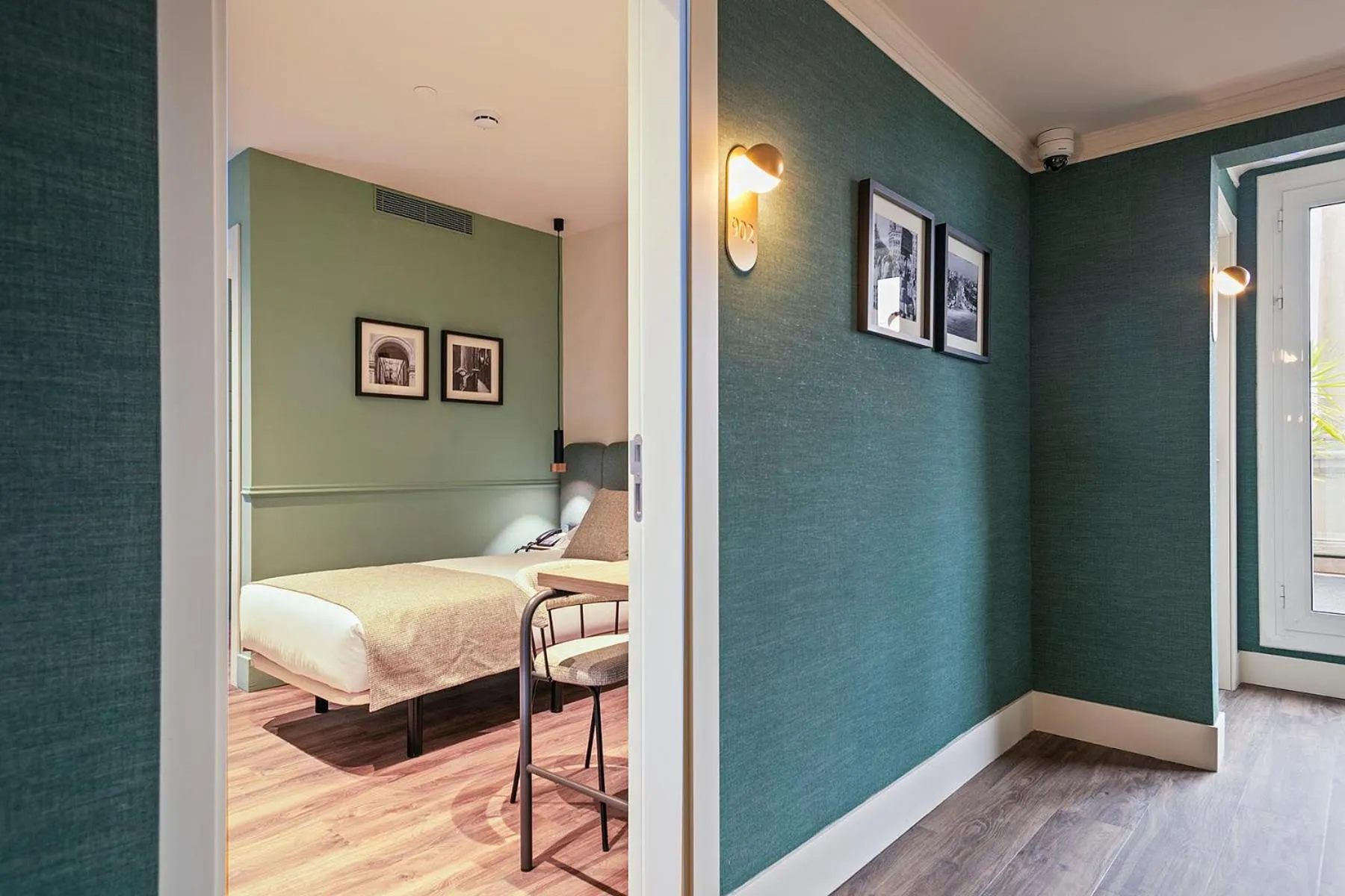 Bed in Hotel Via Augusta