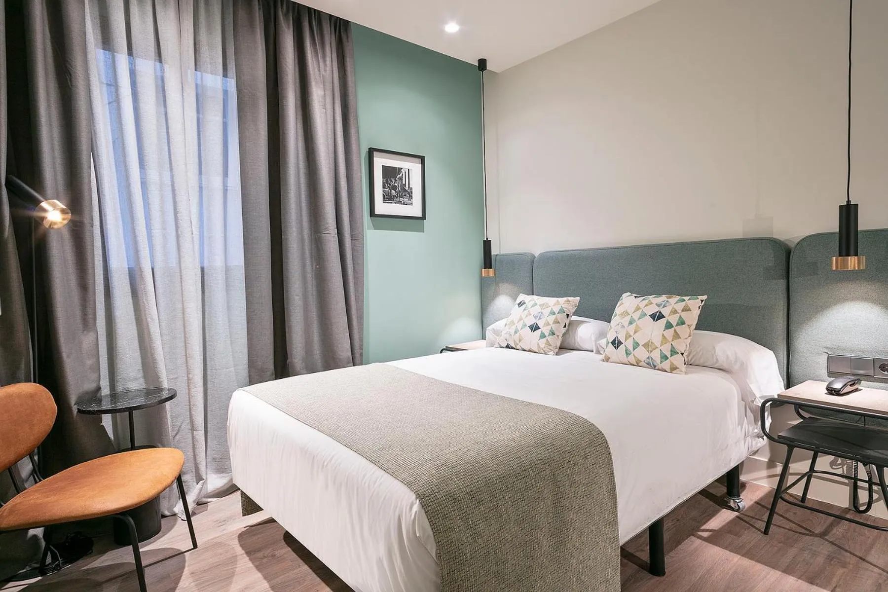 Bed in Hotel Via Augusta