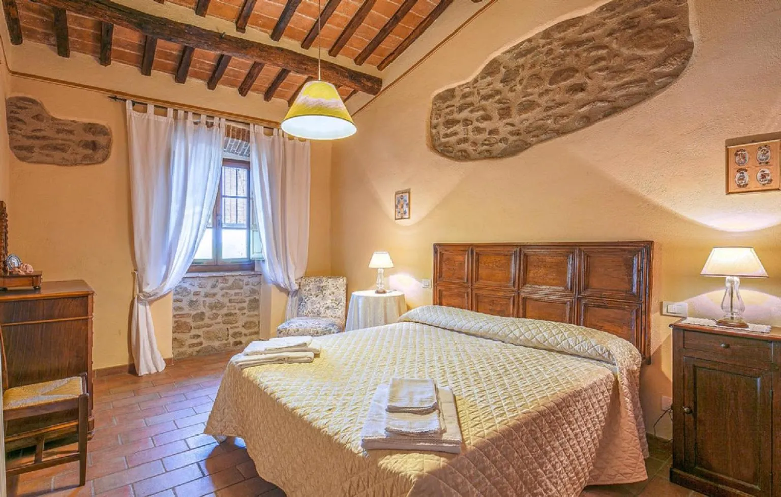 Bed in Casale il Gelso by VacaVilla