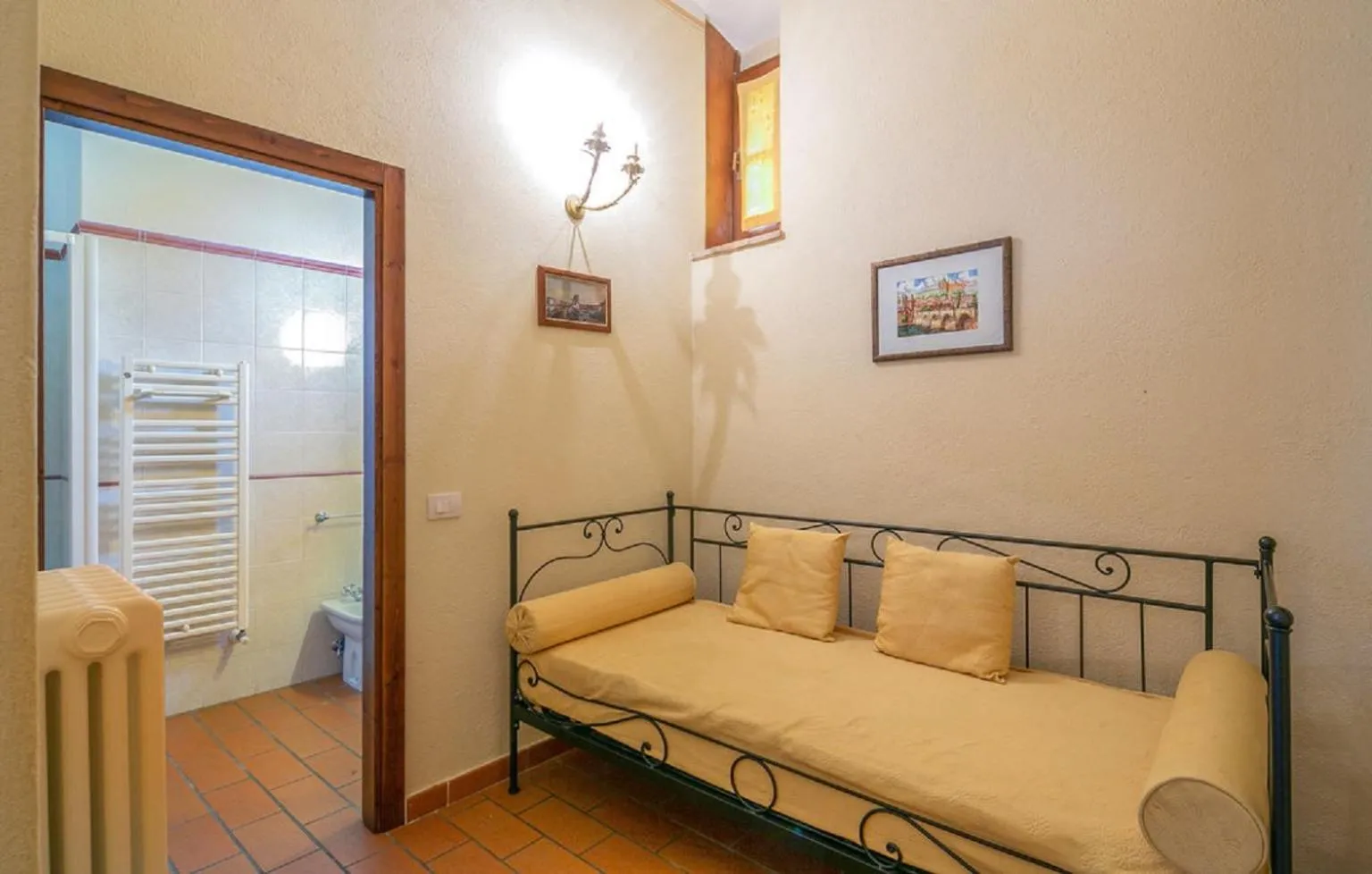 Bed in Casale il Gelso by VacaVilla