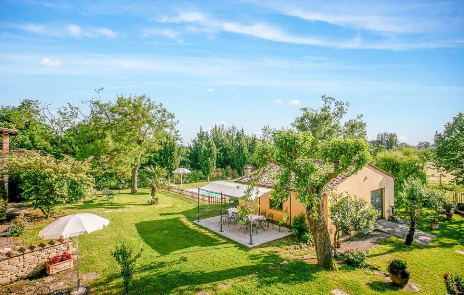 Property building in Casale il Gelso by VacaVilla