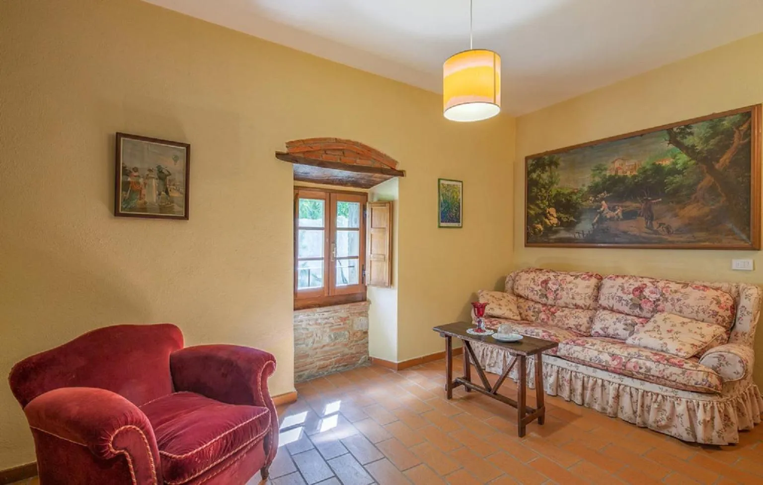 Living room in Casale il Gelso by VacaVilla