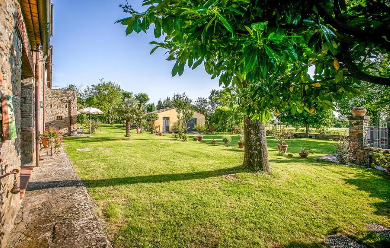 Property building in Casale il Gelso by VacaVilla