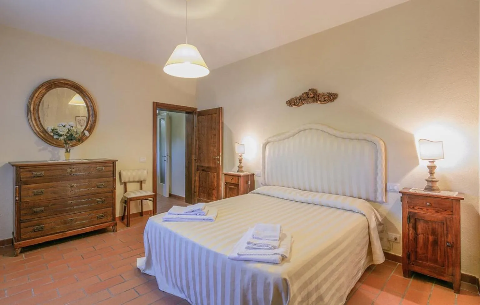 Bed in Casale il Gelso by VacaVilla