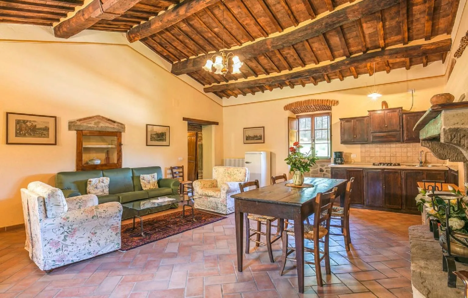 Kitchen or kitchenette in Casale il Gelso by VacaVilla
