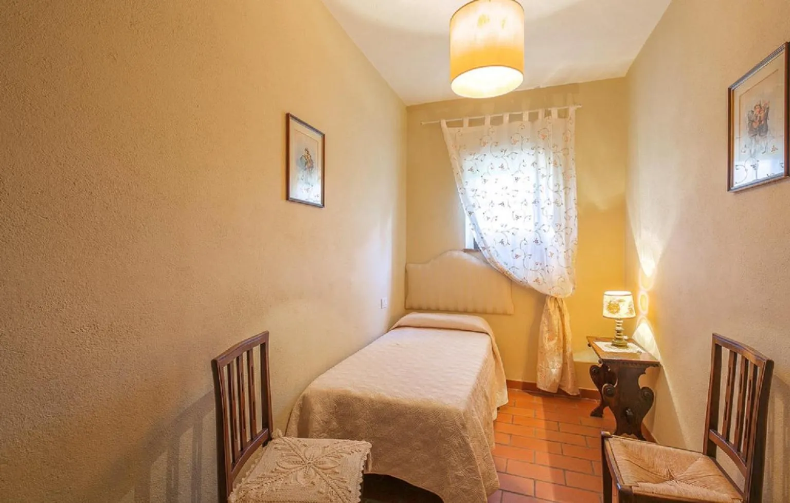Bed in Casale il Gelso by VacaVilla