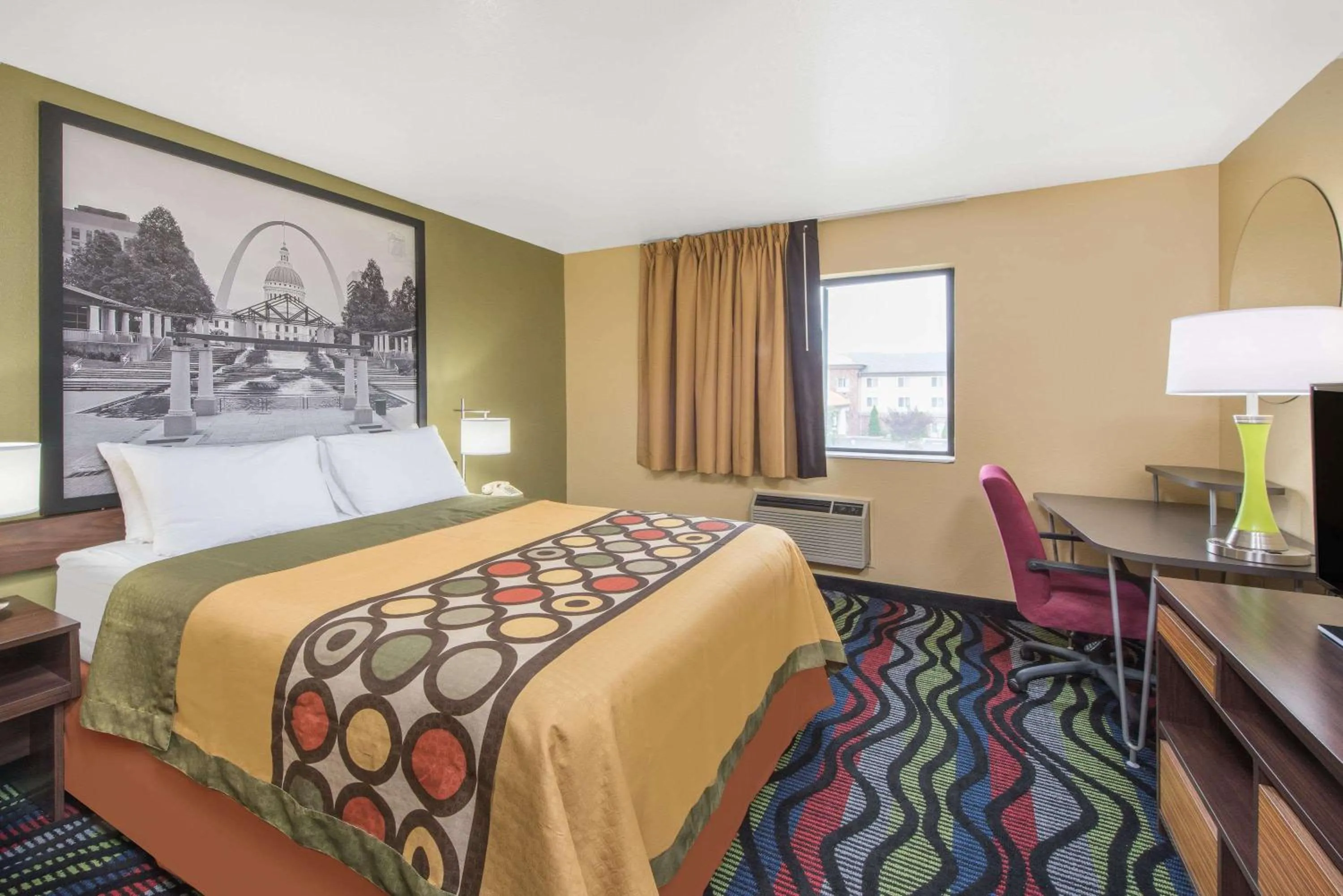 Photo of the whole room, Bed in Super 8 by Wyndham Farmington