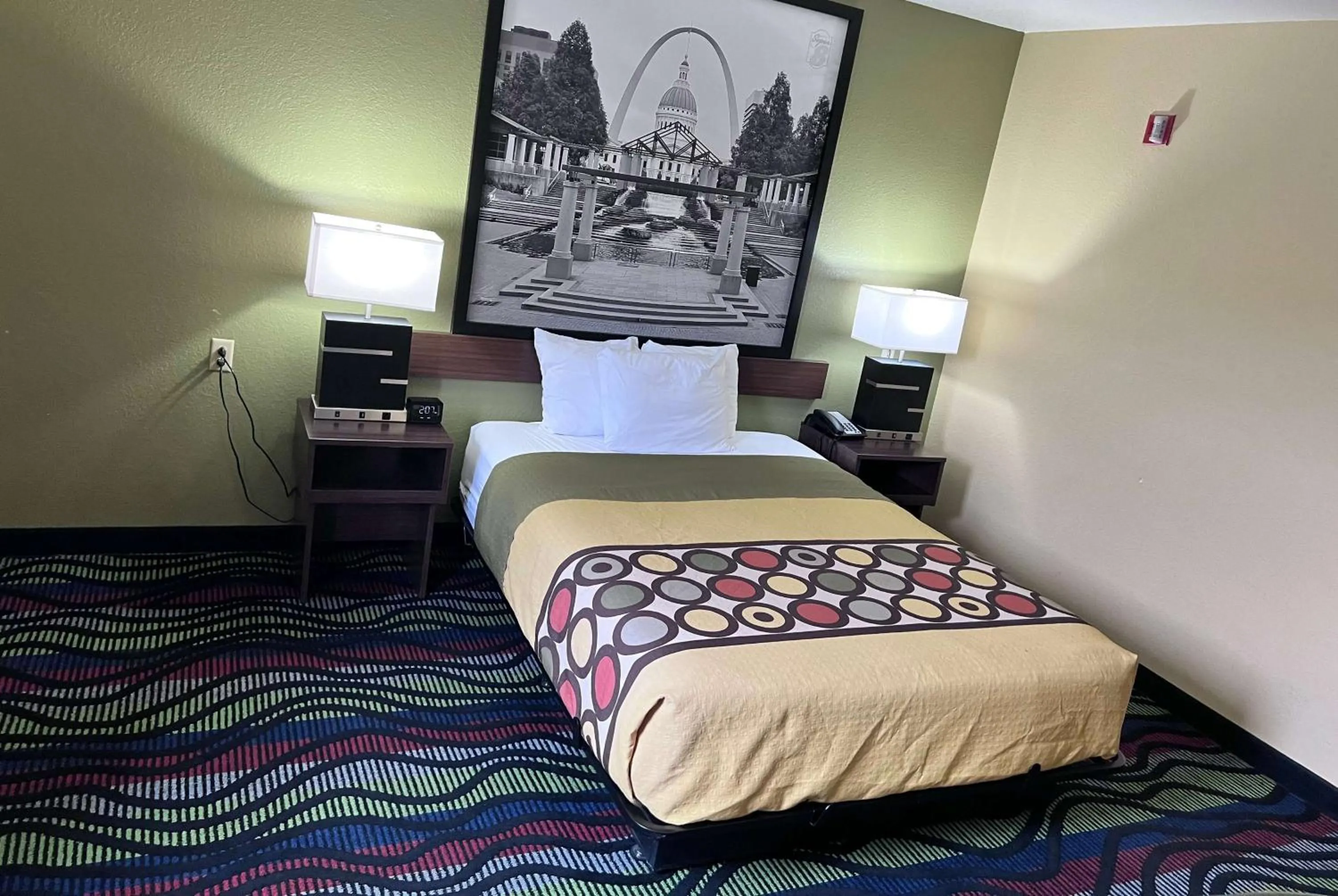 Photo of the whole room, Bed in Super 8 by Wyndham Farmington