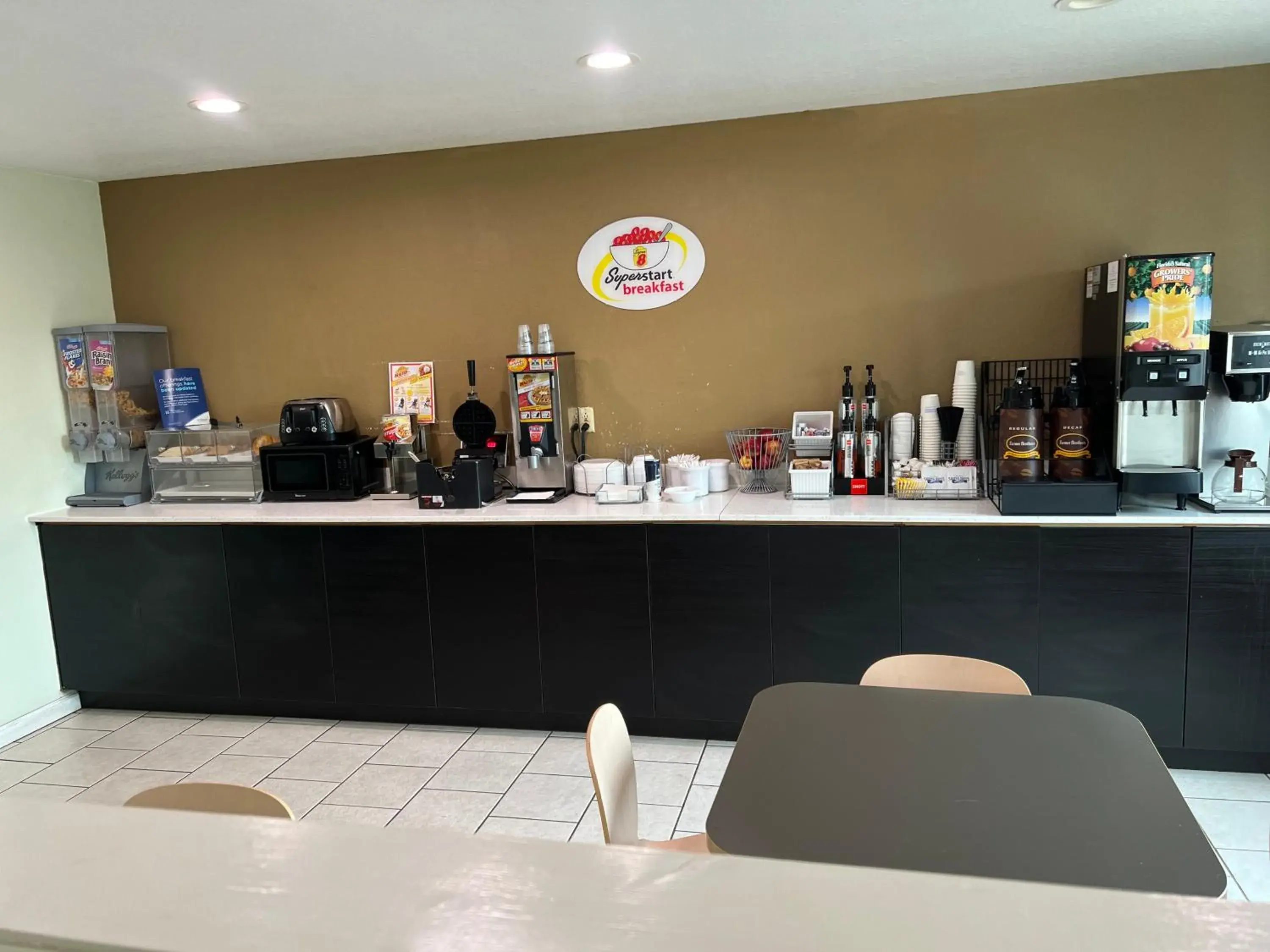 Breakfast in Super 8 by Wyndham Farmington Breakfast in Super 8 by Wyndham Farmington