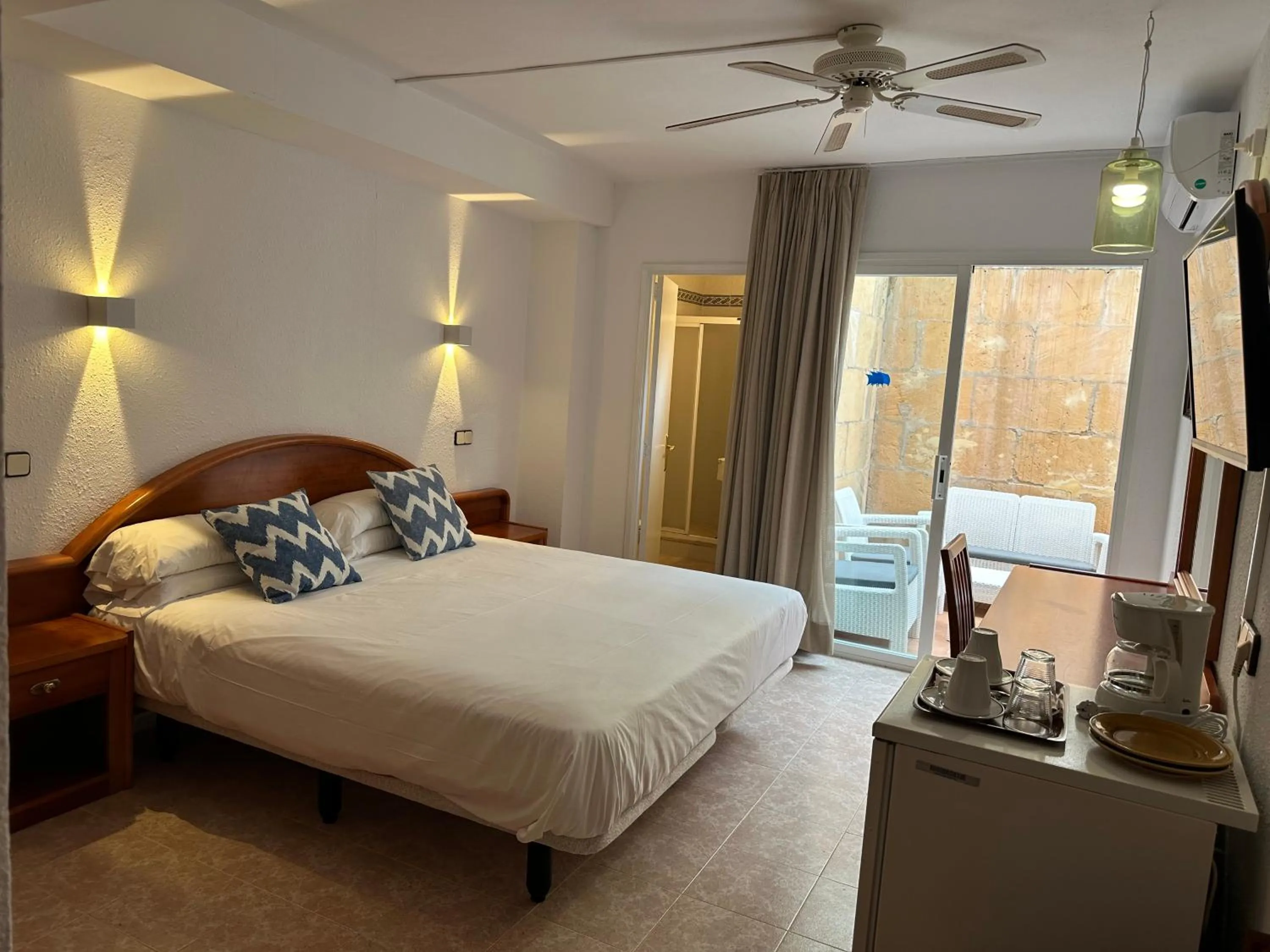 Decorative detail, Bed in Hostal de la Caravel-la