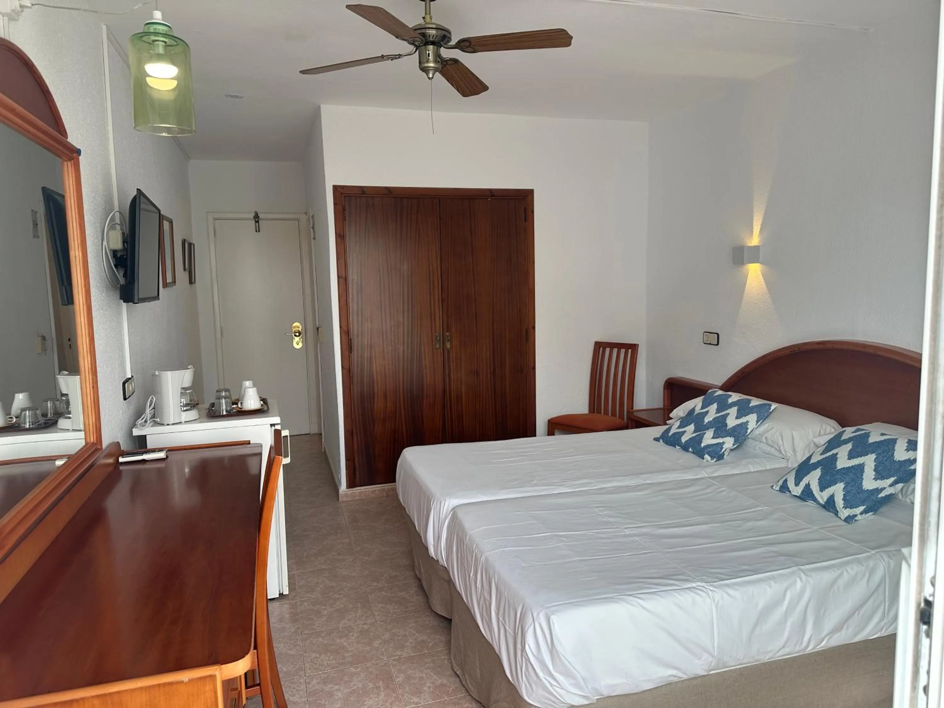 Photo of the whole room, Bed in Hostal de la Caravel-la