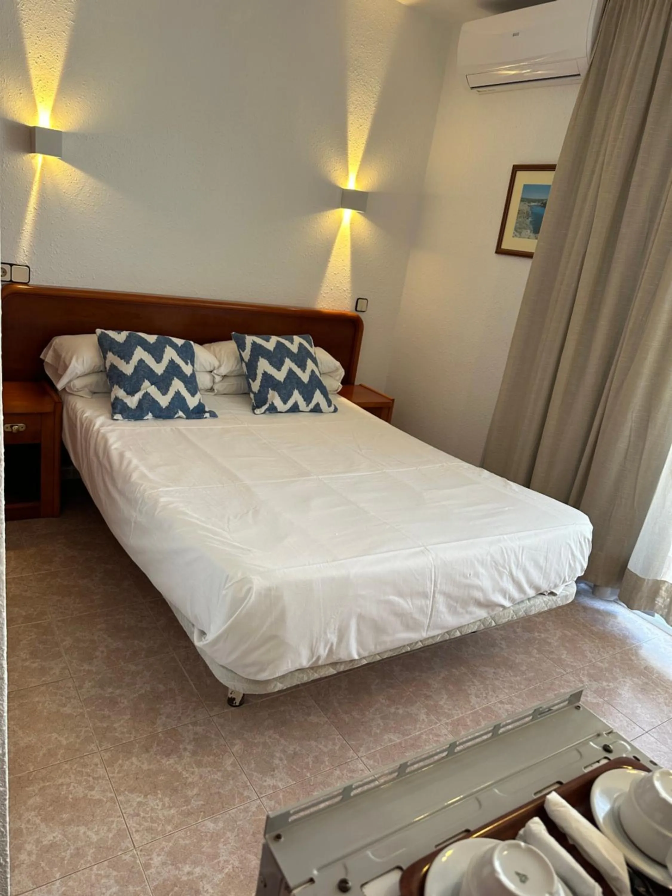 Bed in Hostal de la Caravel-la