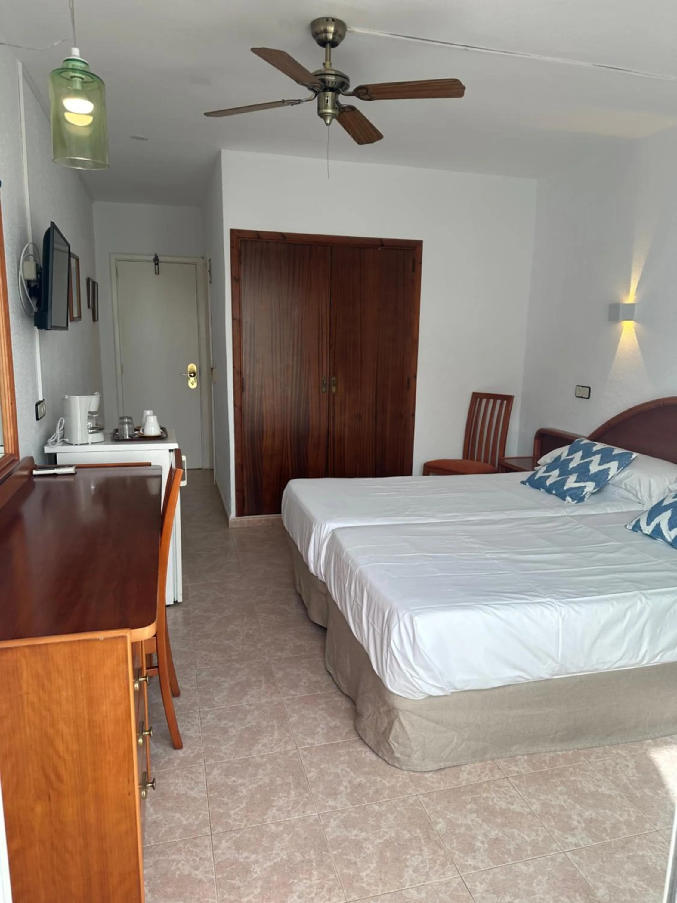 Photo of the whole room, Bed in Hostal de la Caravel-la