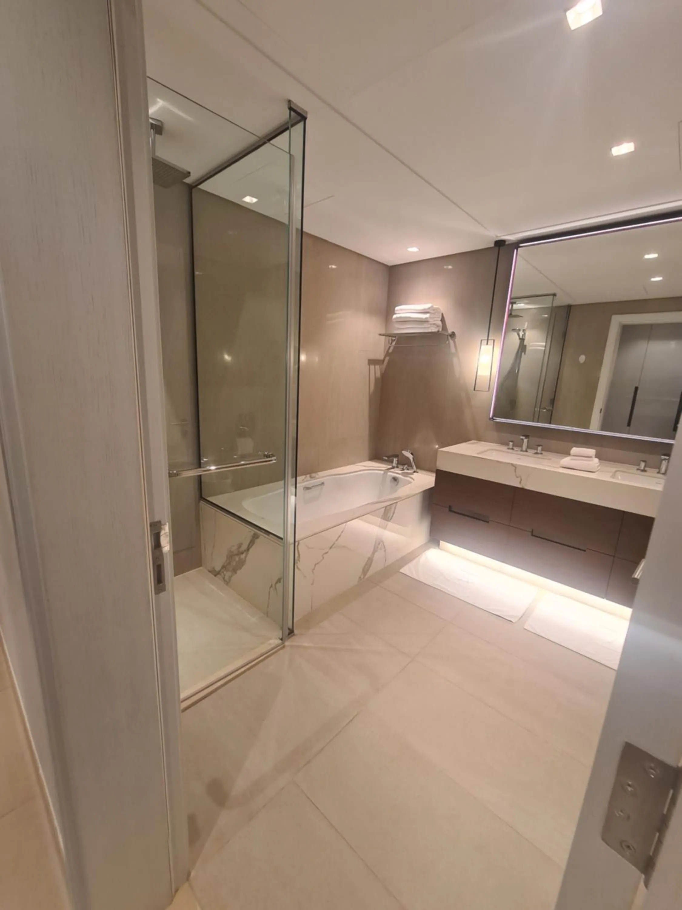 Luxury sea view Apartment In Address Hotel Fujairah