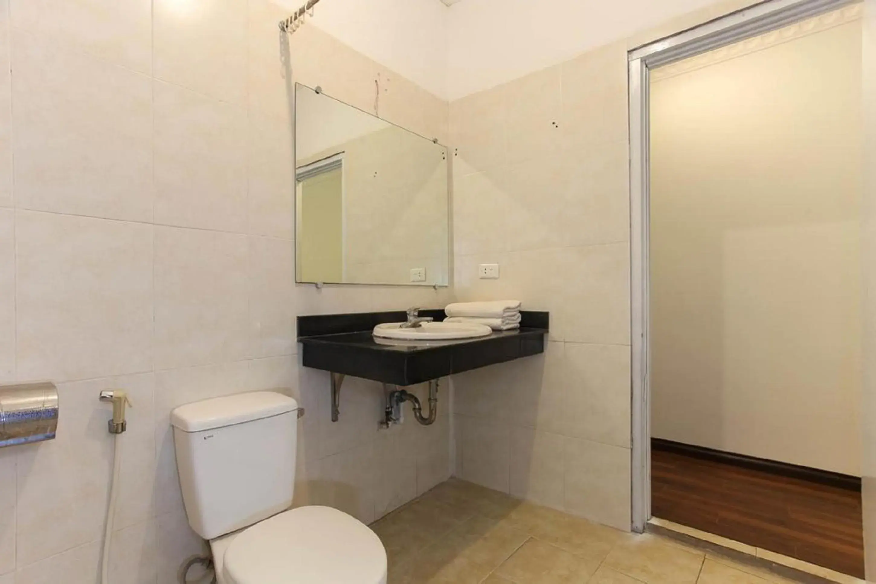 Toilet in Hanoi Jade Hostel Toilet in Hanoi Jade Hostel