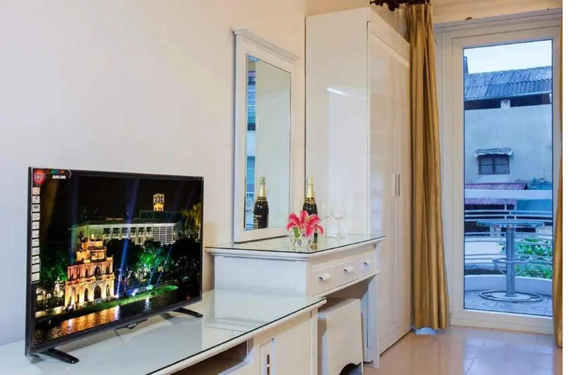 TV and multimedia in Hanoi Jade Hostel TV and multimedia in Hanoi Jade Hostel