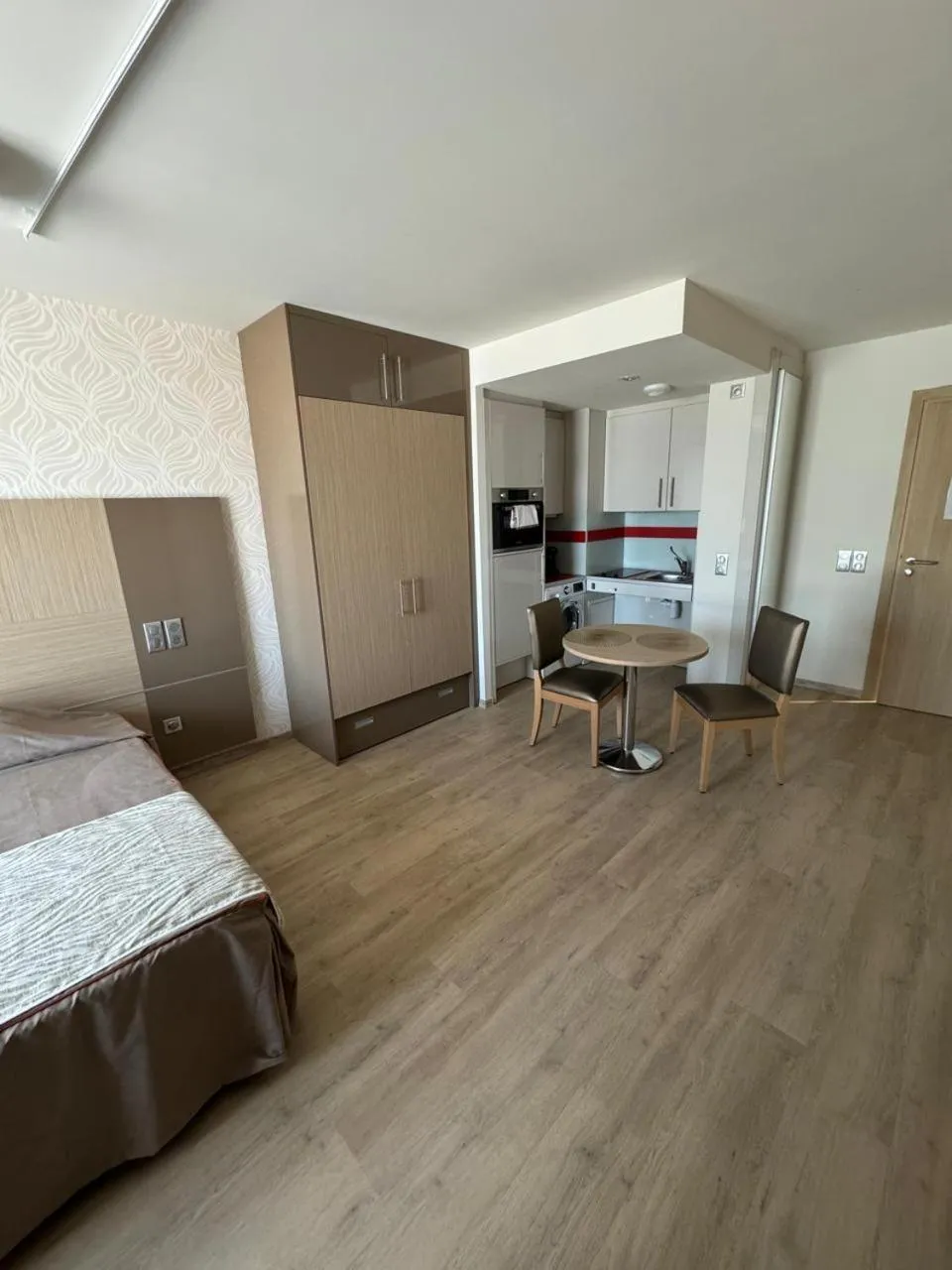 Kitchen or kitchenette, Bed in ZENAO Fréjus