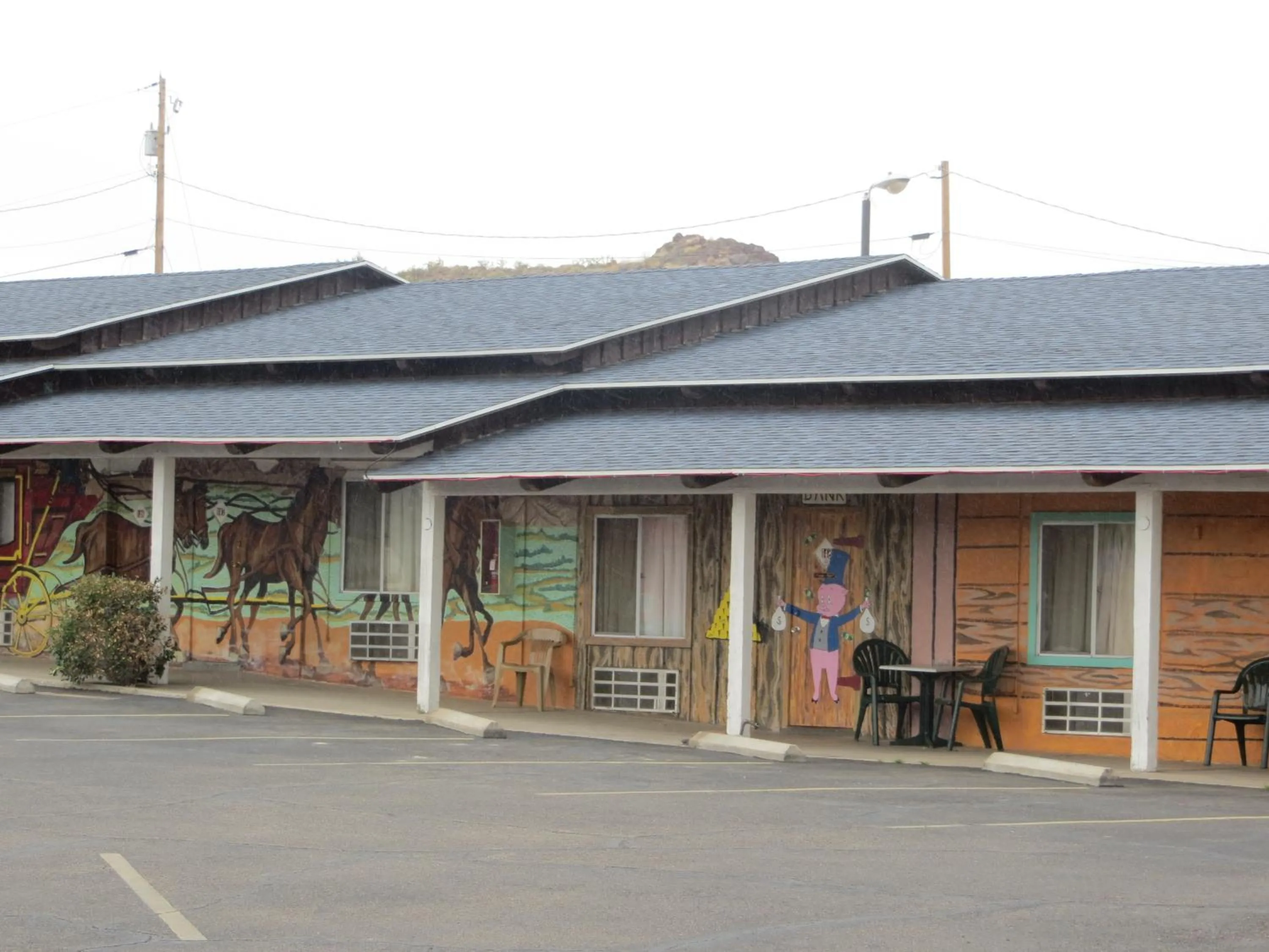 Property building in El Trovatore Motel