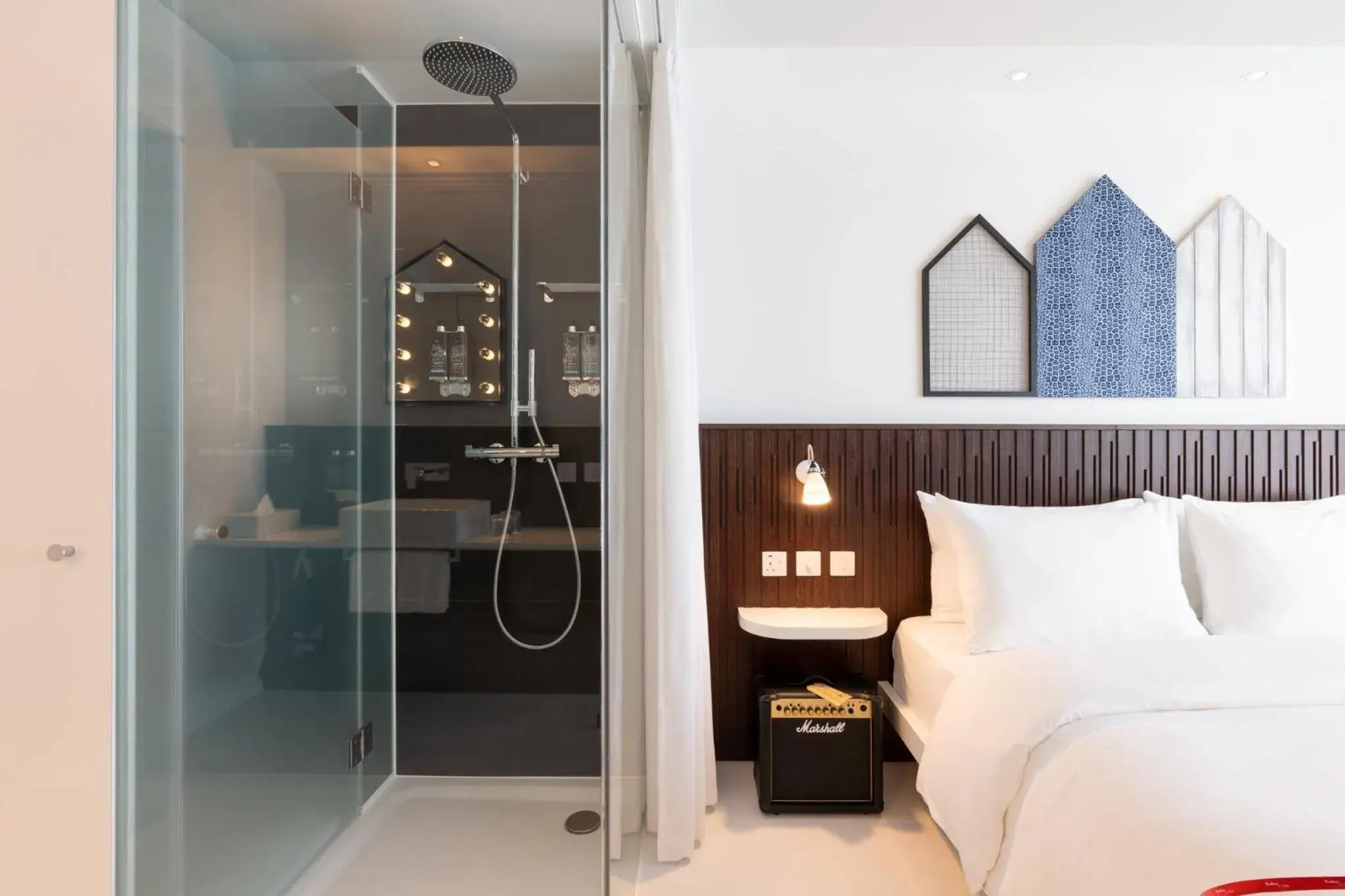 Photo of the whole room, Bed in Ruby Zoe Hotel London Photo of the whole room, Bed in Ruby Zoe Hotel London