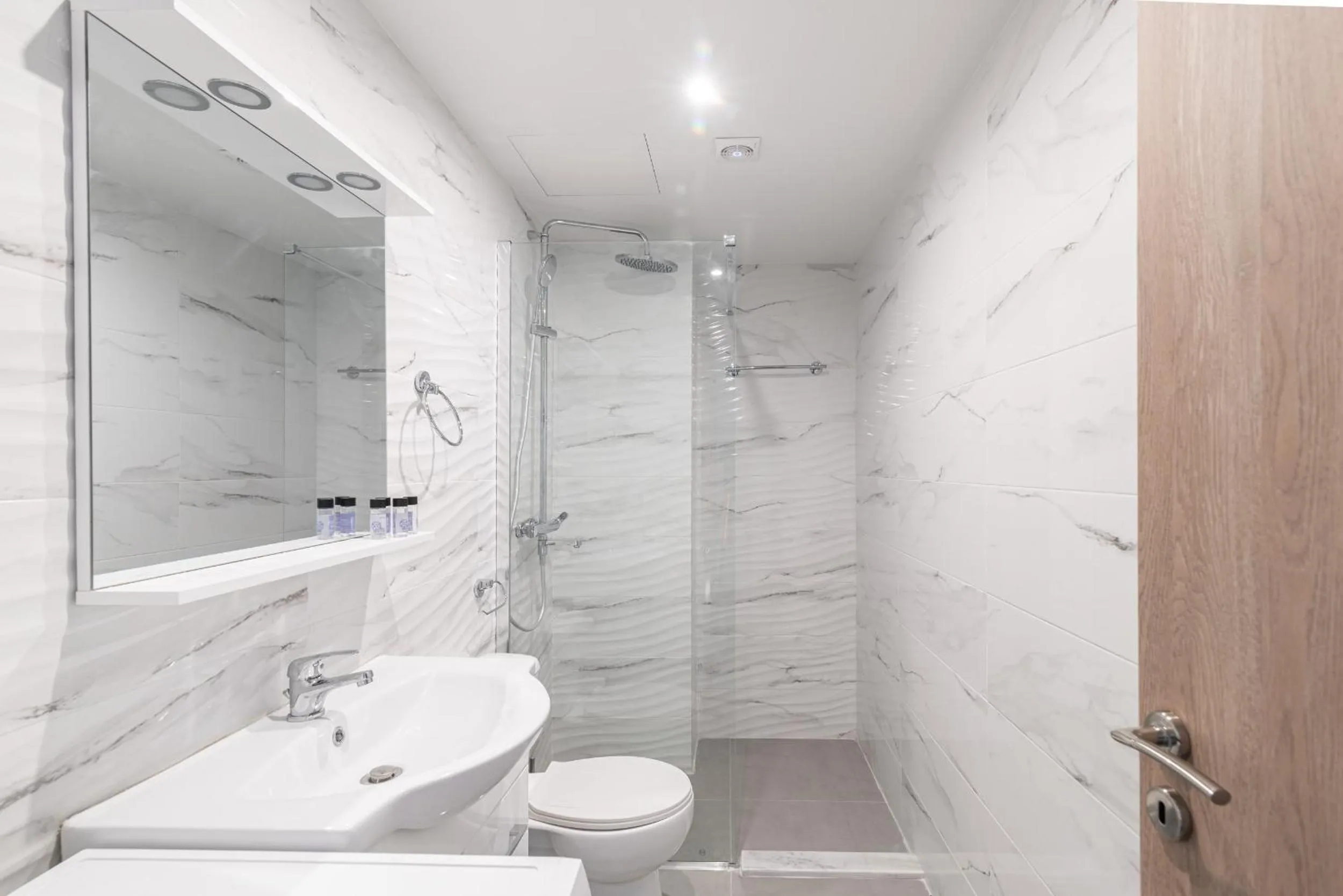 Bathroom in Blue Riviera villas & suites - Alimos 2