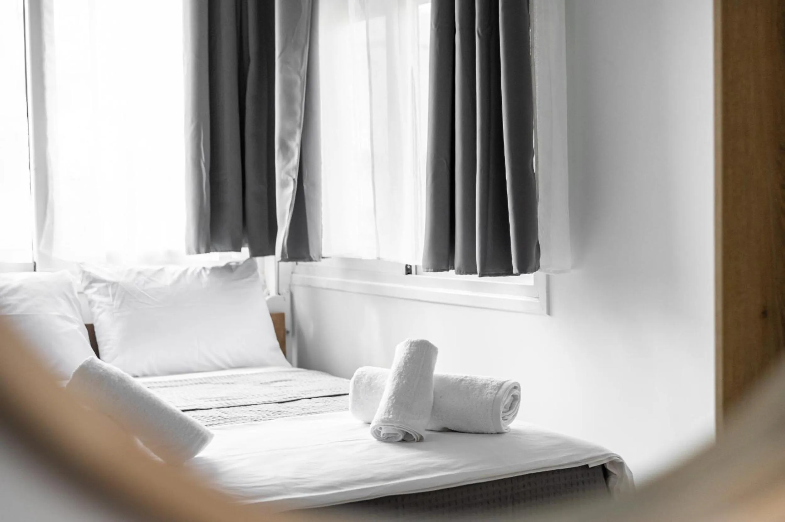 Bedroom, Bed in Blue Riviera villas & suites - Alimos 2