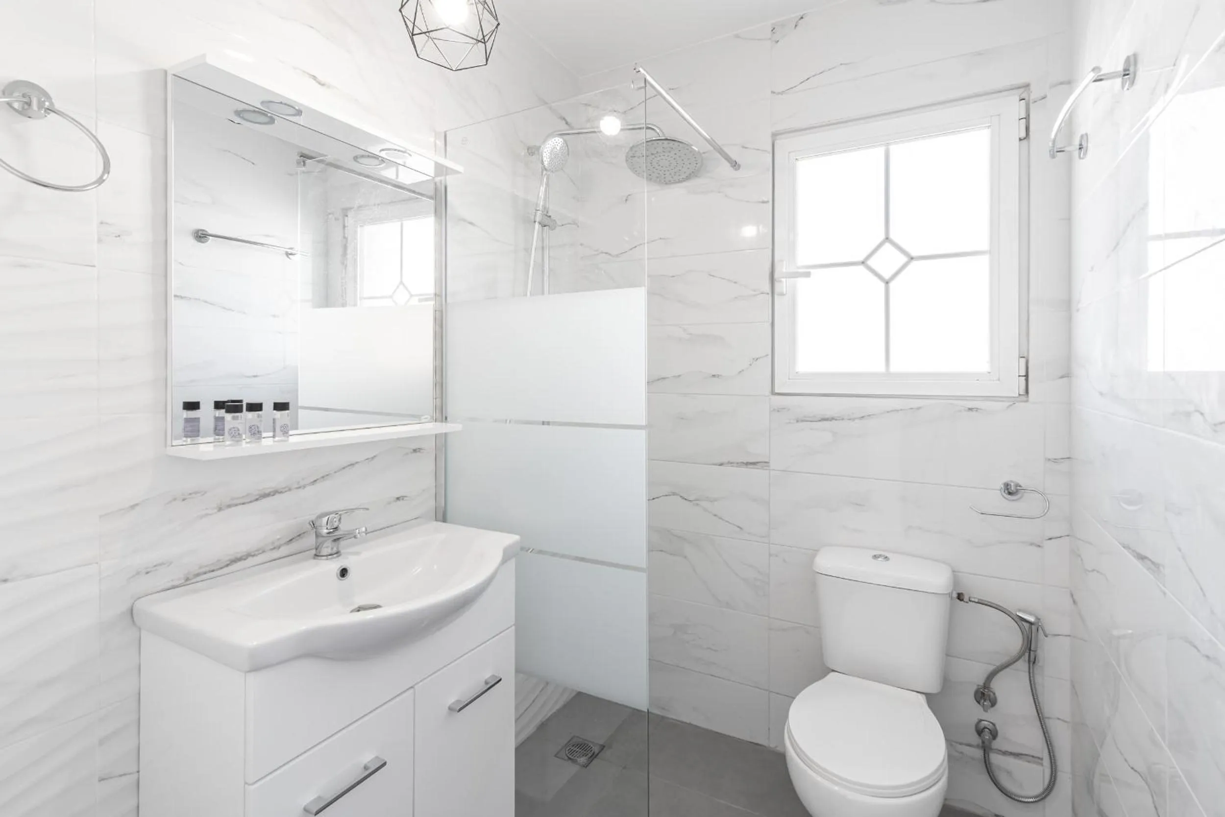 Bathroom in Blue Riviera villas & suites - Alimos 2