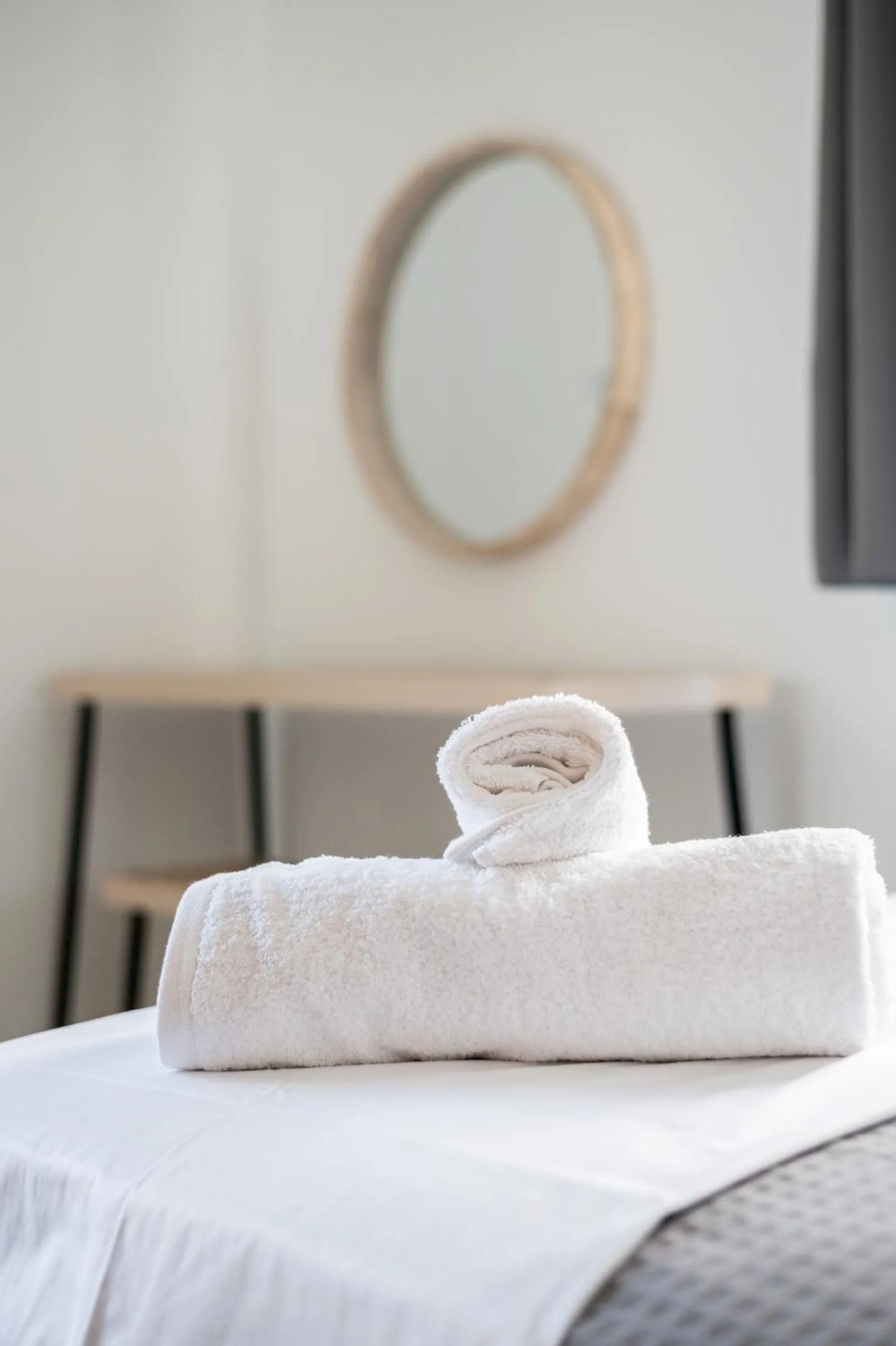 Bedroom, Bed in Blue Riviera villas & suites - Alimos 2