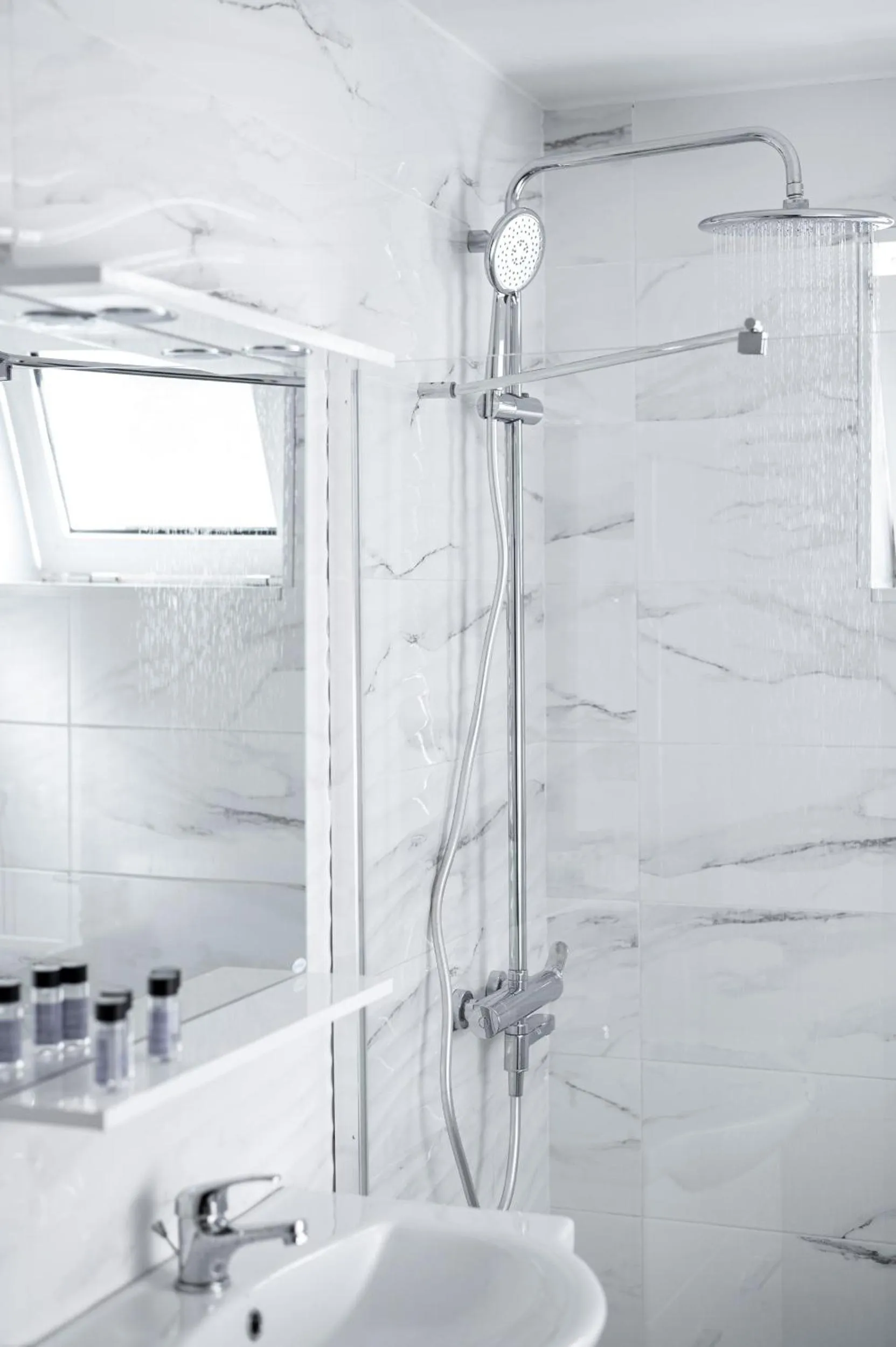 Bathroom in Blue Riviera villas & suites - Alimos 2