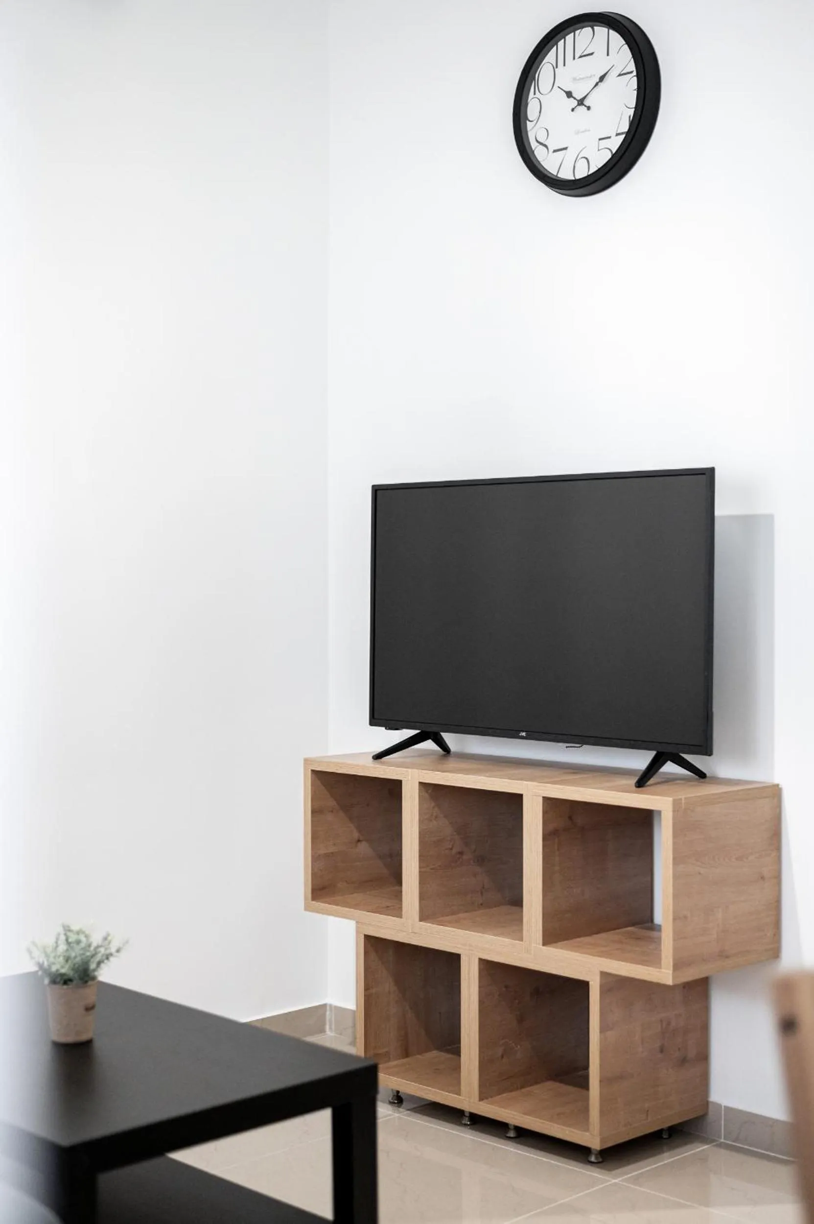 TV and multimedia in Blue Riviera villas & suites - Alimos 2