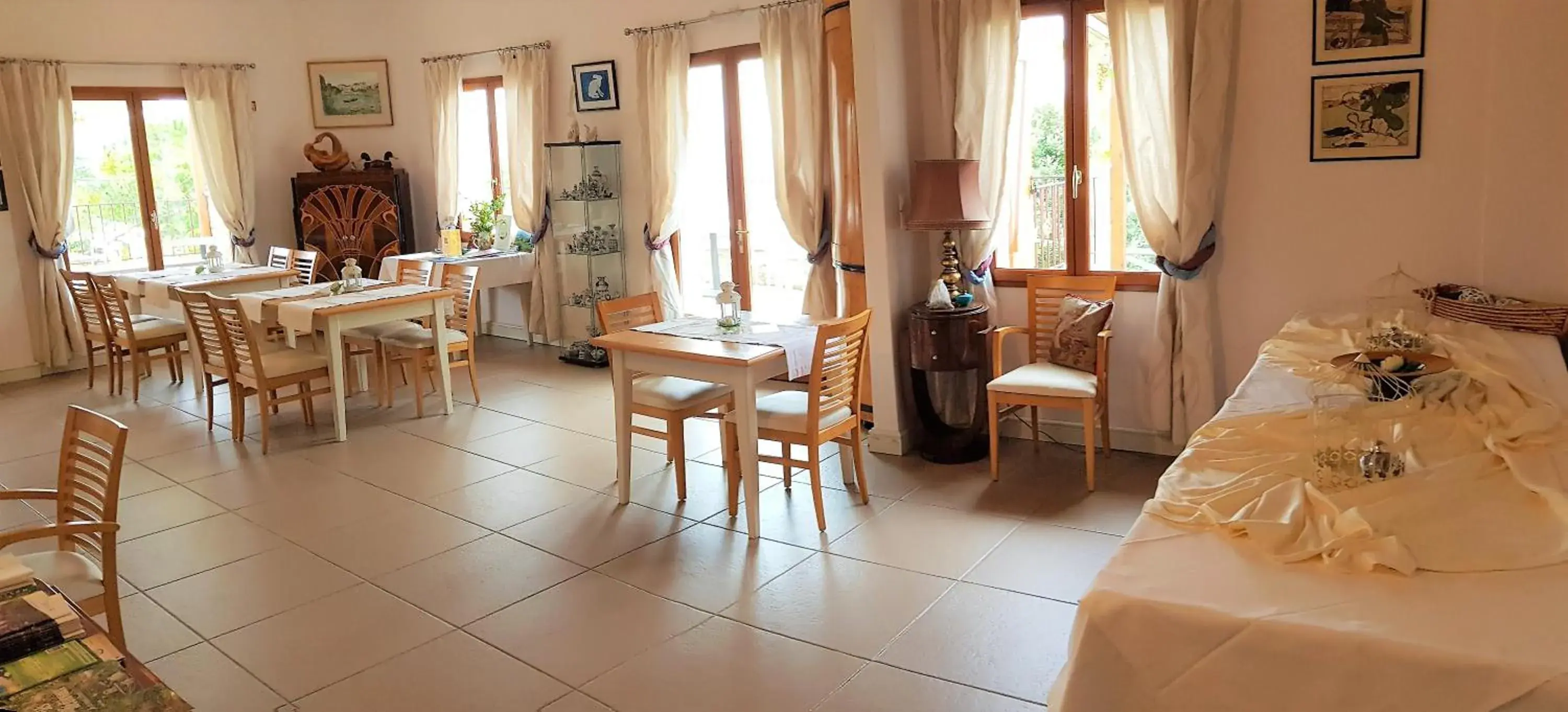 Restaurant/places to eat in Lagou Raxi Country Hotel Restaurant/places to eat in Lagou Raxi Country Hotel