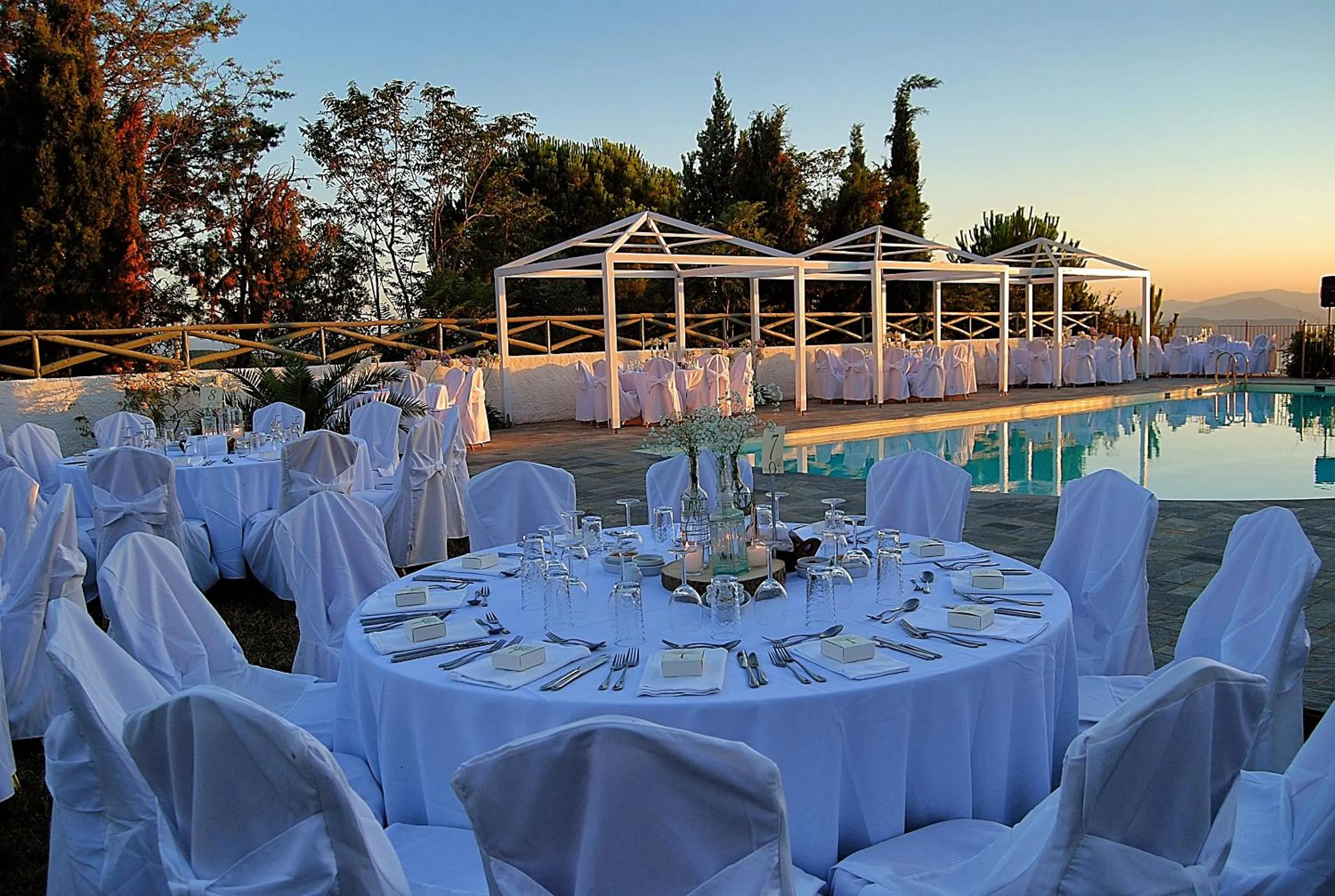 Restaurant/places to eat in Lagou Raxi Country Hotel
