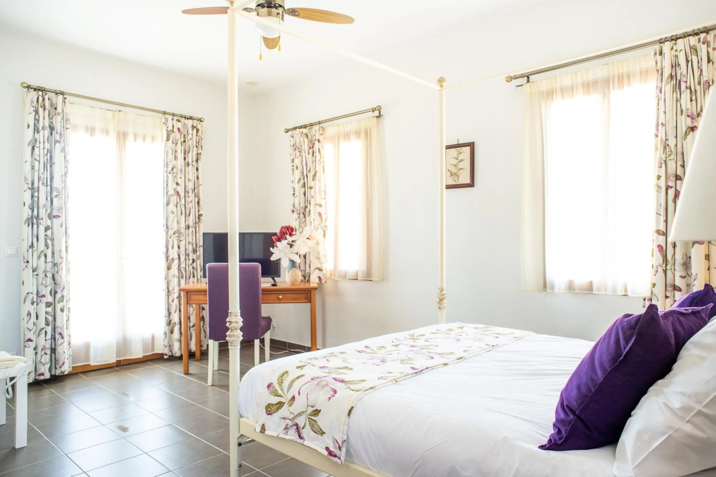 Bed in Lagou Raxi Country Hotel