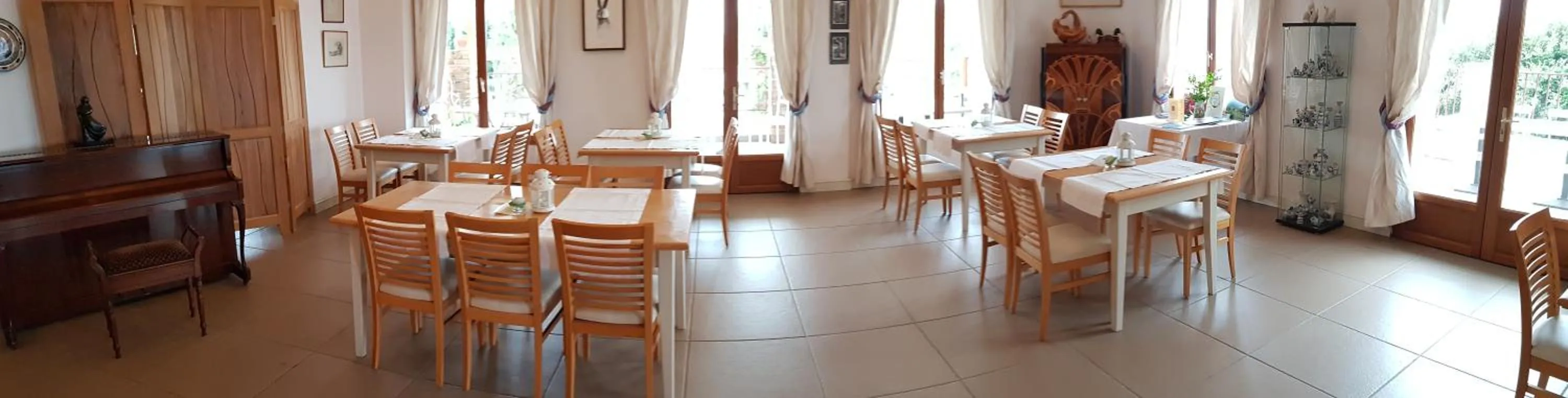 Restaurant/places to eat in Lagou Raxi Country Hotel