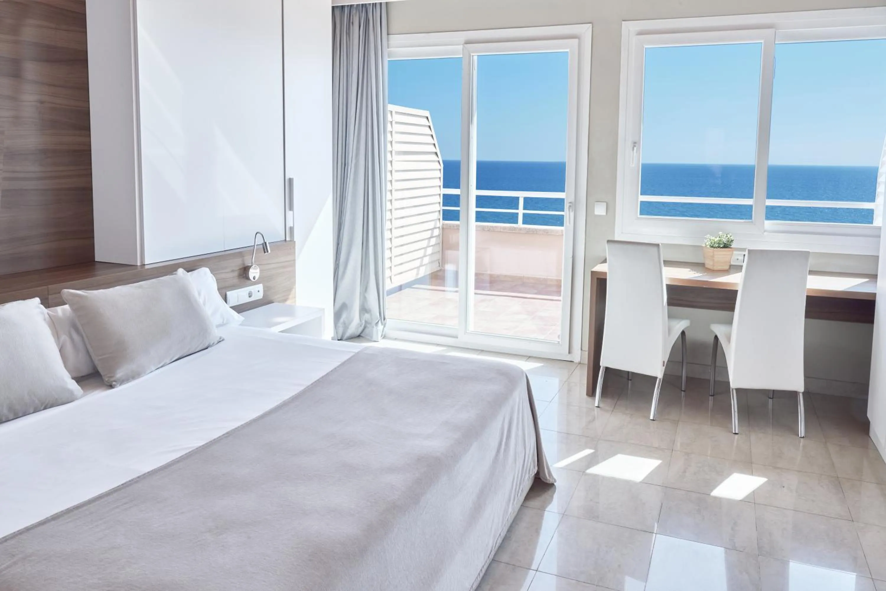 Bedroom, Bed in Sunway Playa Golf & Spa Sitges