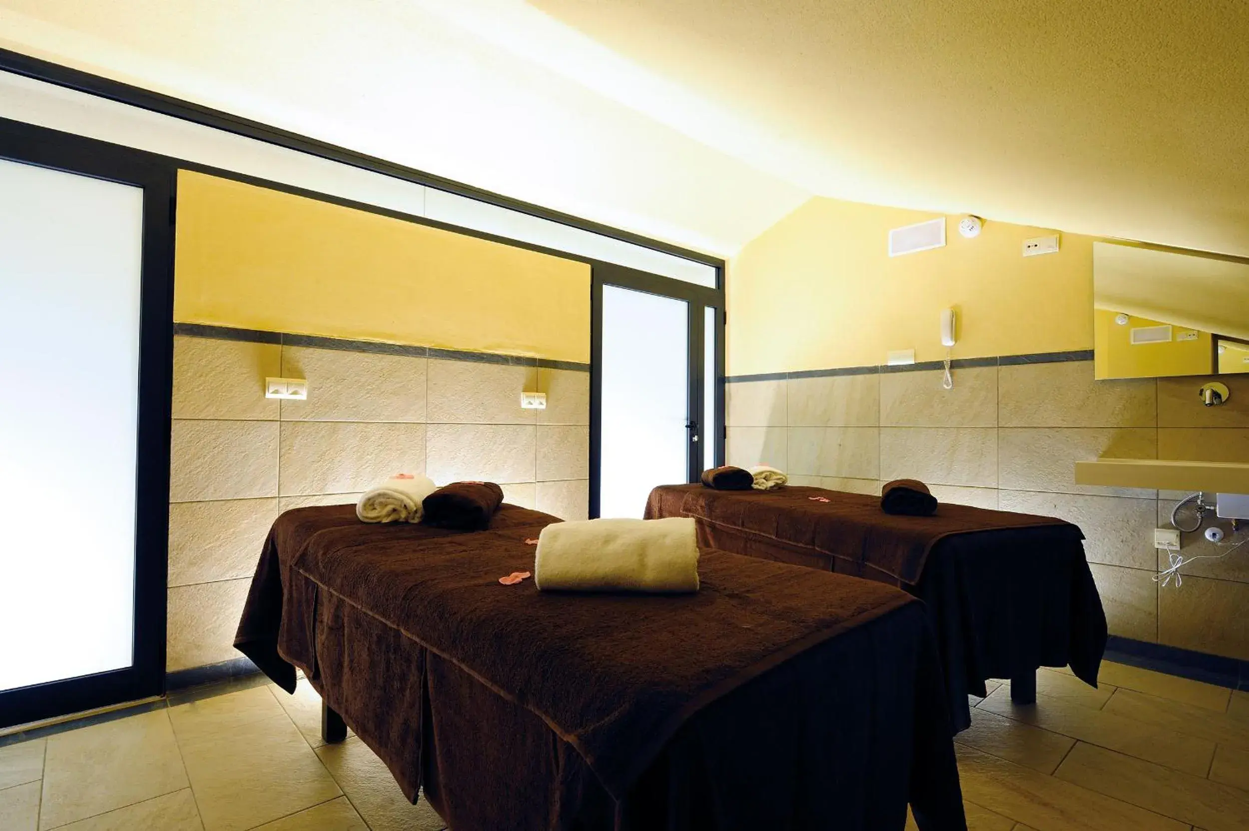 Massage, Bed in Sunway Playa Golf & Spa Sitges Massage, Bed in Sunway Playa Golf & Spa Sitges