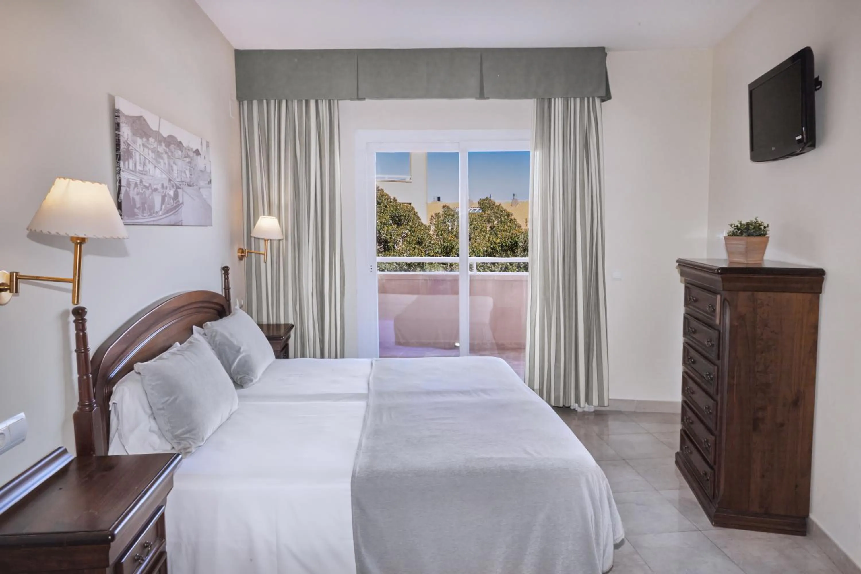 Bedroom, Bed in Sunway Playa Golf & Spa Sitges