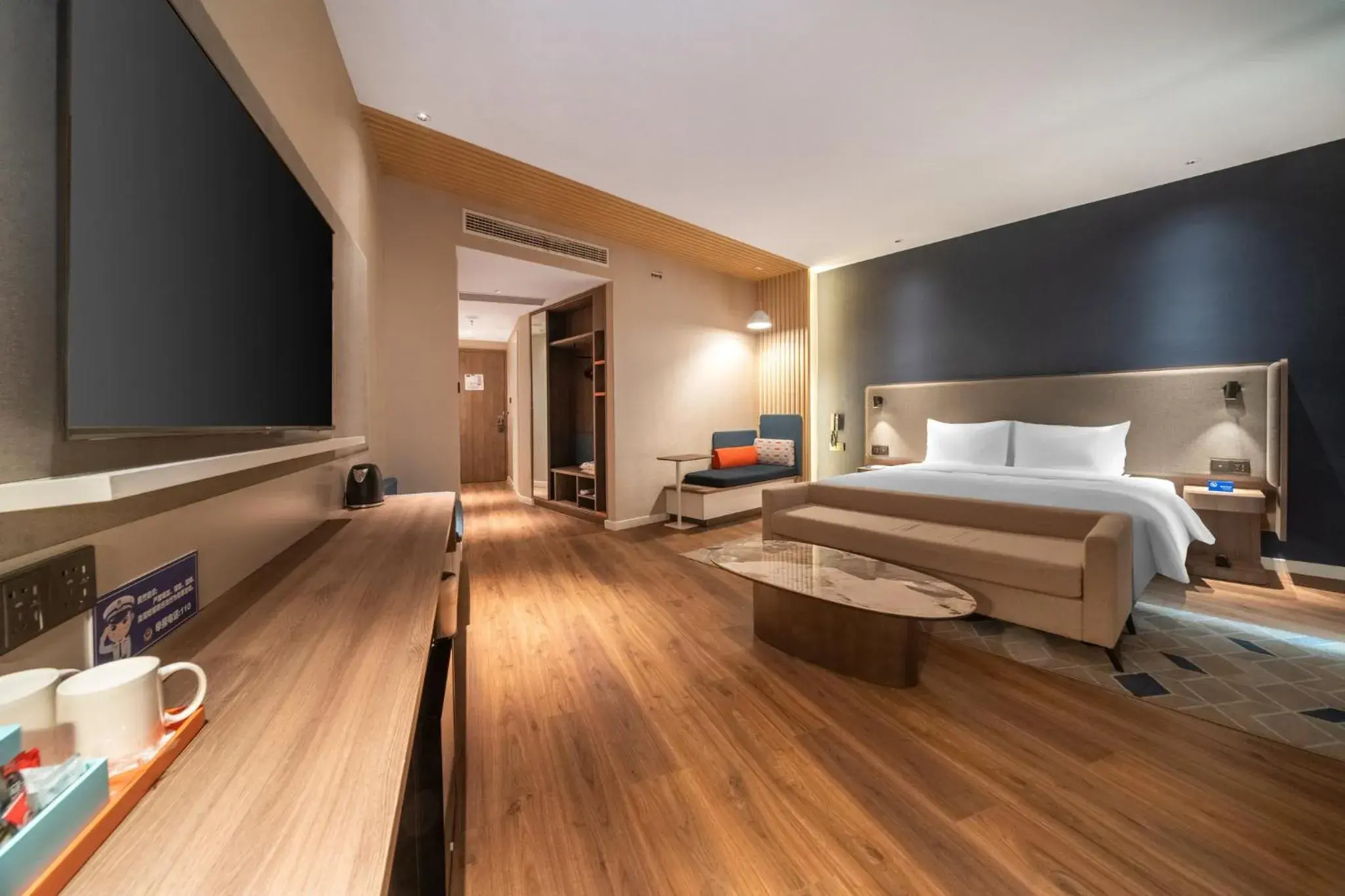 Photo of the whole room, Bed in Holiday Inn Express Zhengzhou Guancheng by IHG Photo of the whole room, Bed in Holiday Inn Express Zhengzhou Guancheng by IHG