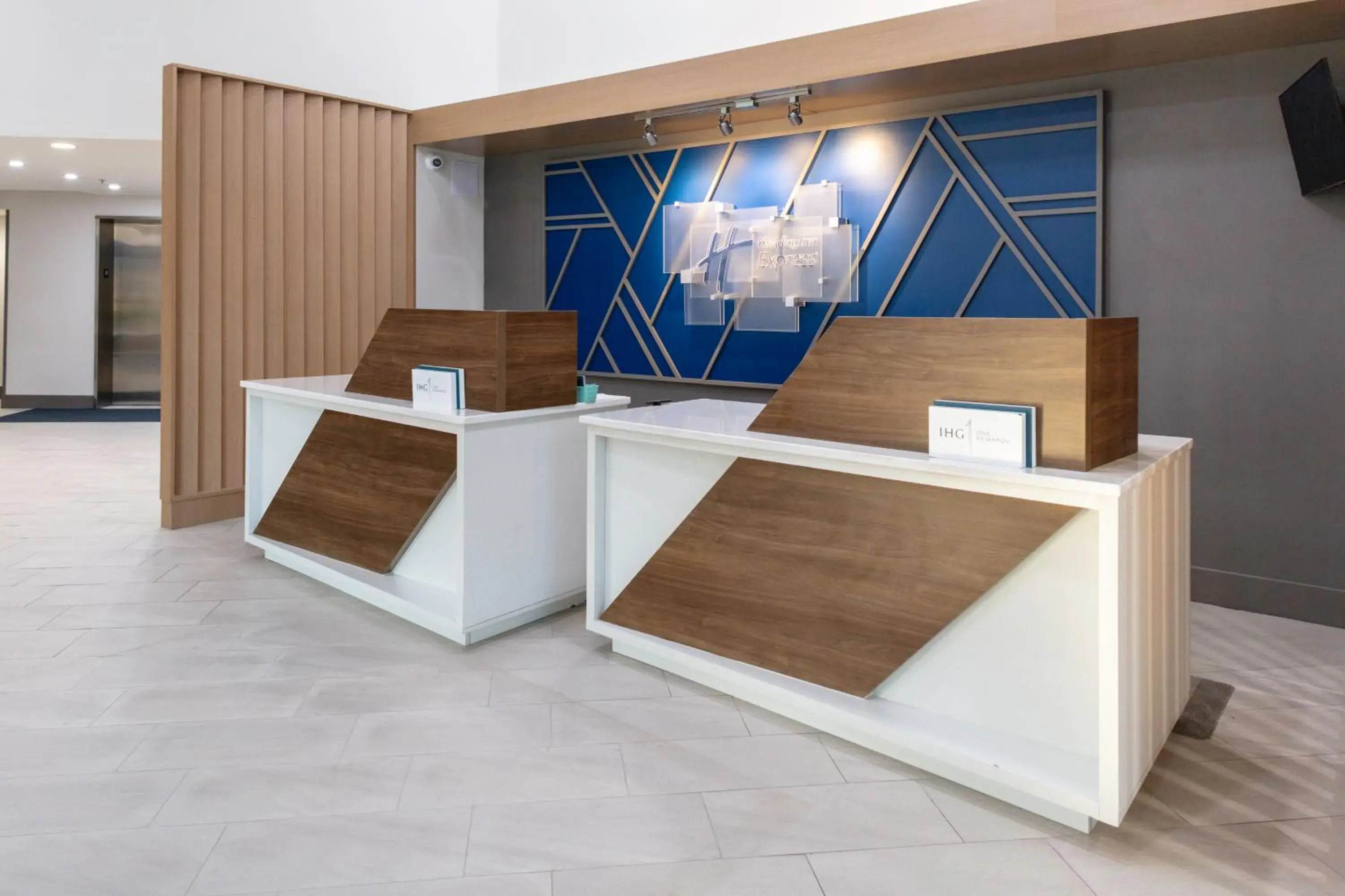 Lobby or reception in Holiday Inn Express - Rocky Mount - Sports Center by IHG Lobby or reception in Holiday Inn Express - Rocky Mount - Sports Center by IHG